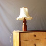 Lampe danoise tournée en bois des années 1970