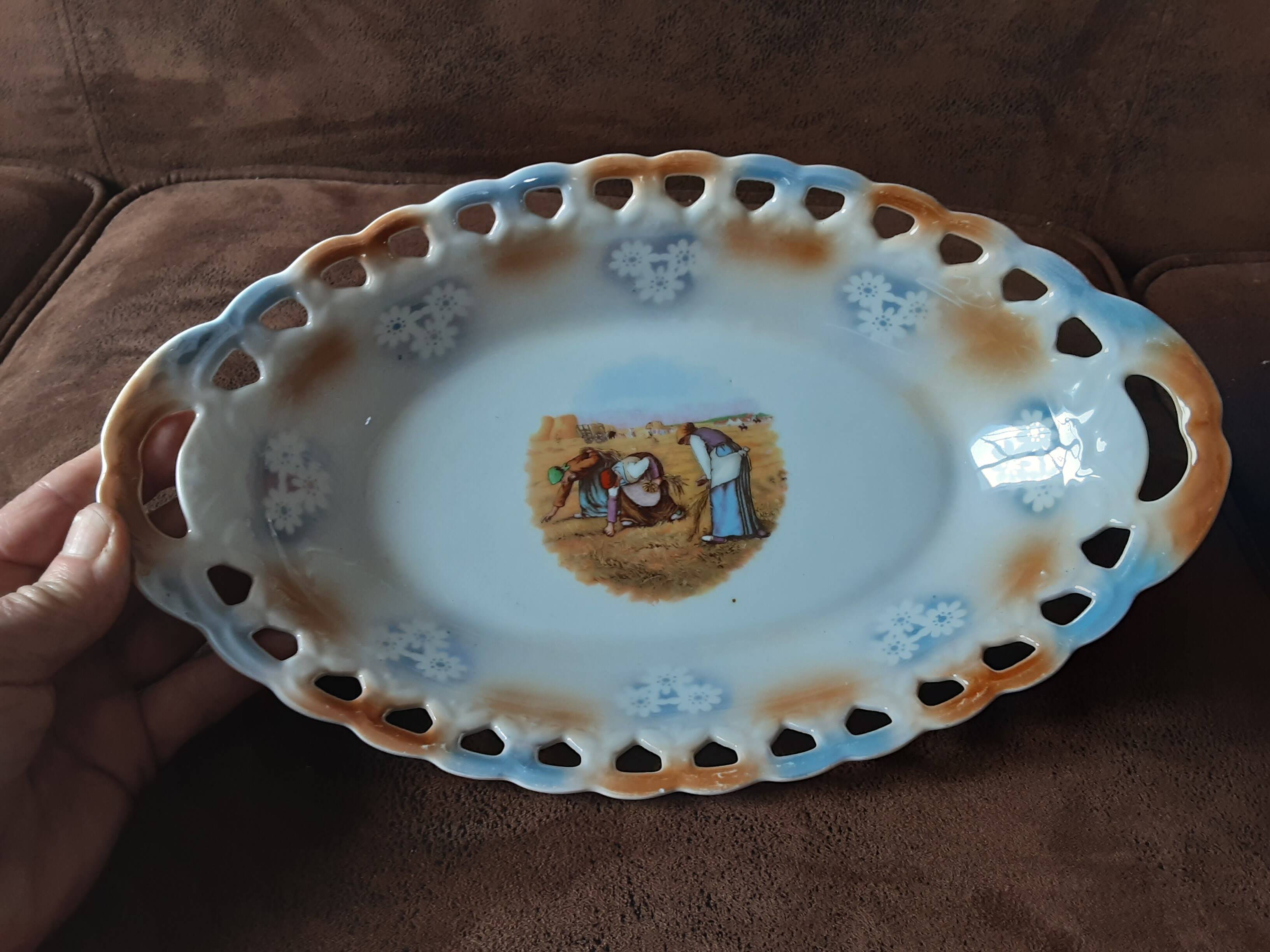 Oval slip dish