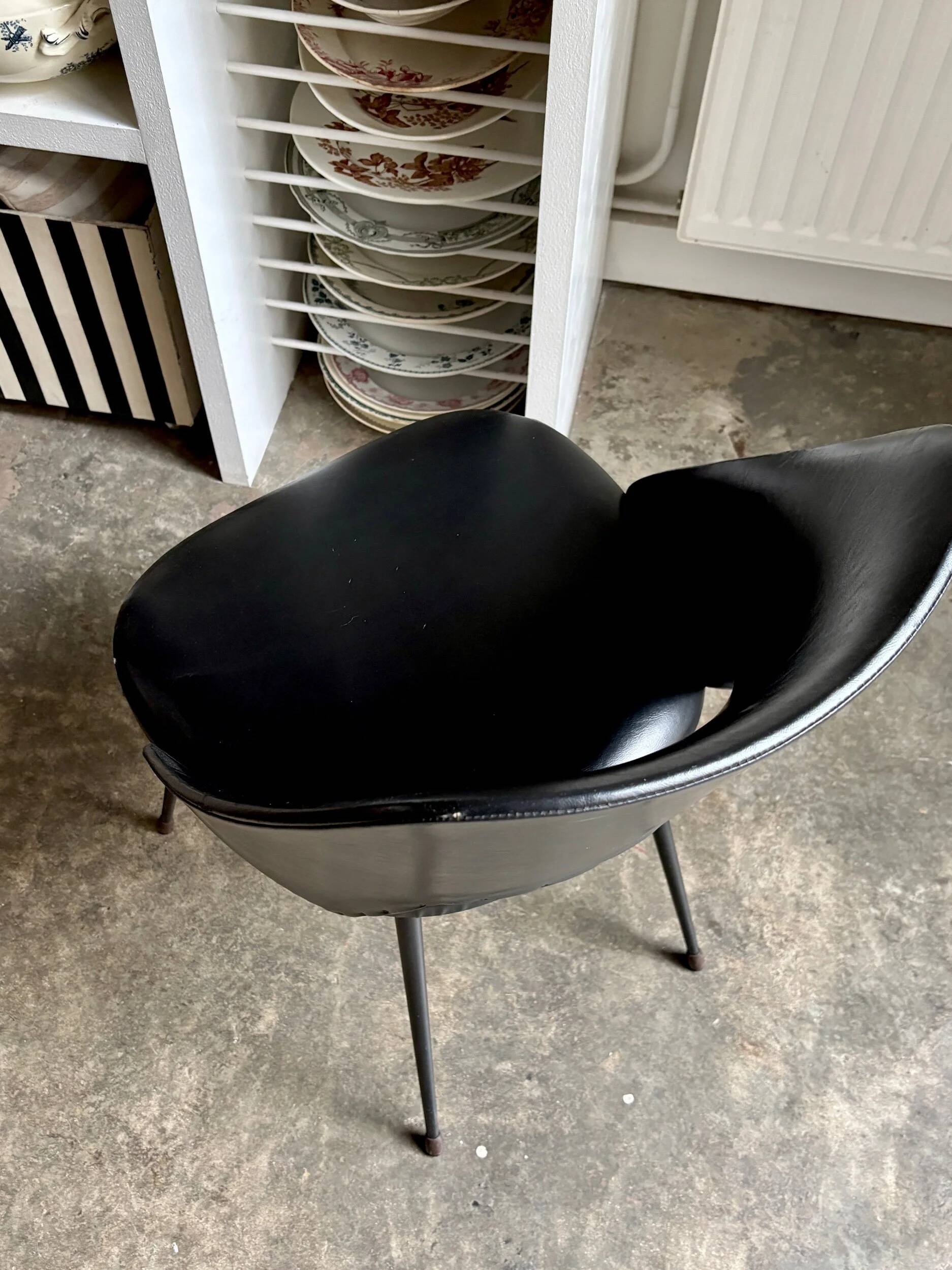 Chair in black faux leather