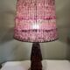 Lampe de table en bois sculpté, abat-jour en laine