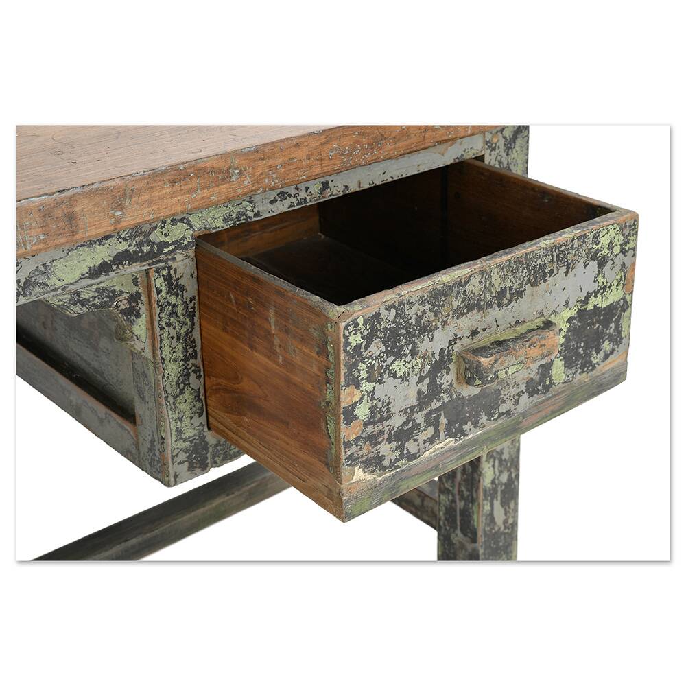 Bureau en bois massif patiné