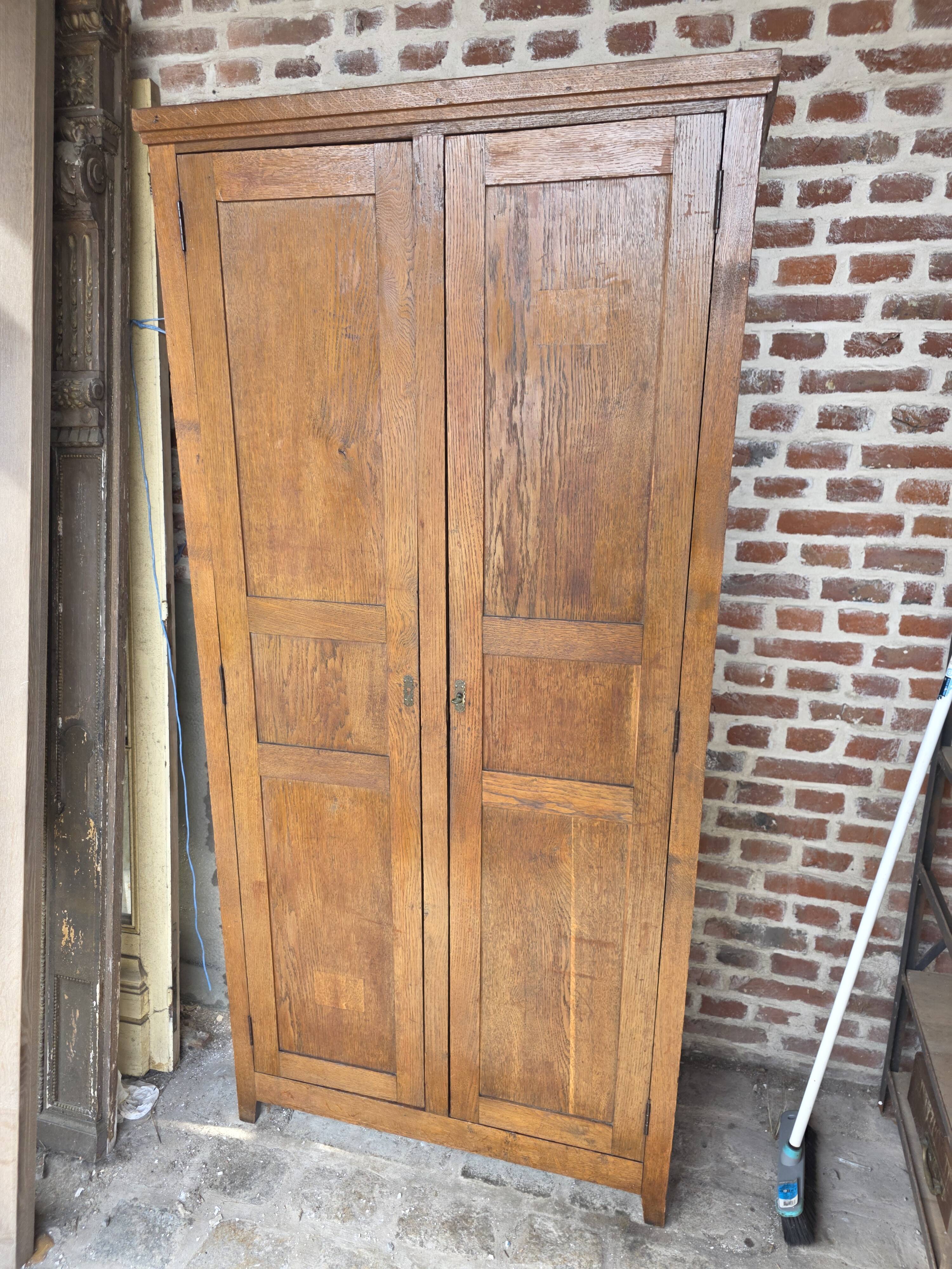 Armoire parisienne ancienne en chêne
