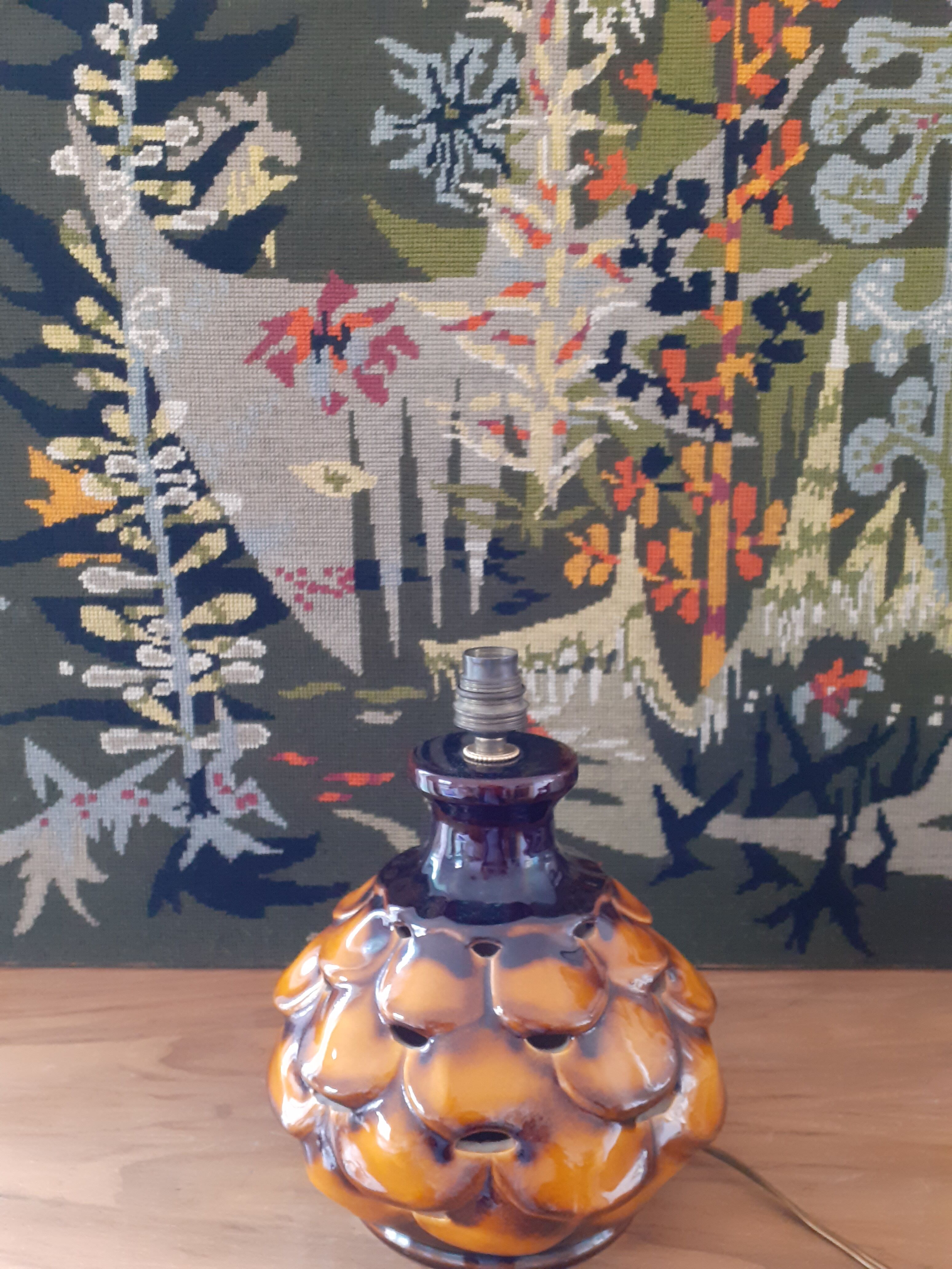 Pine cone ceramic lamp foot
