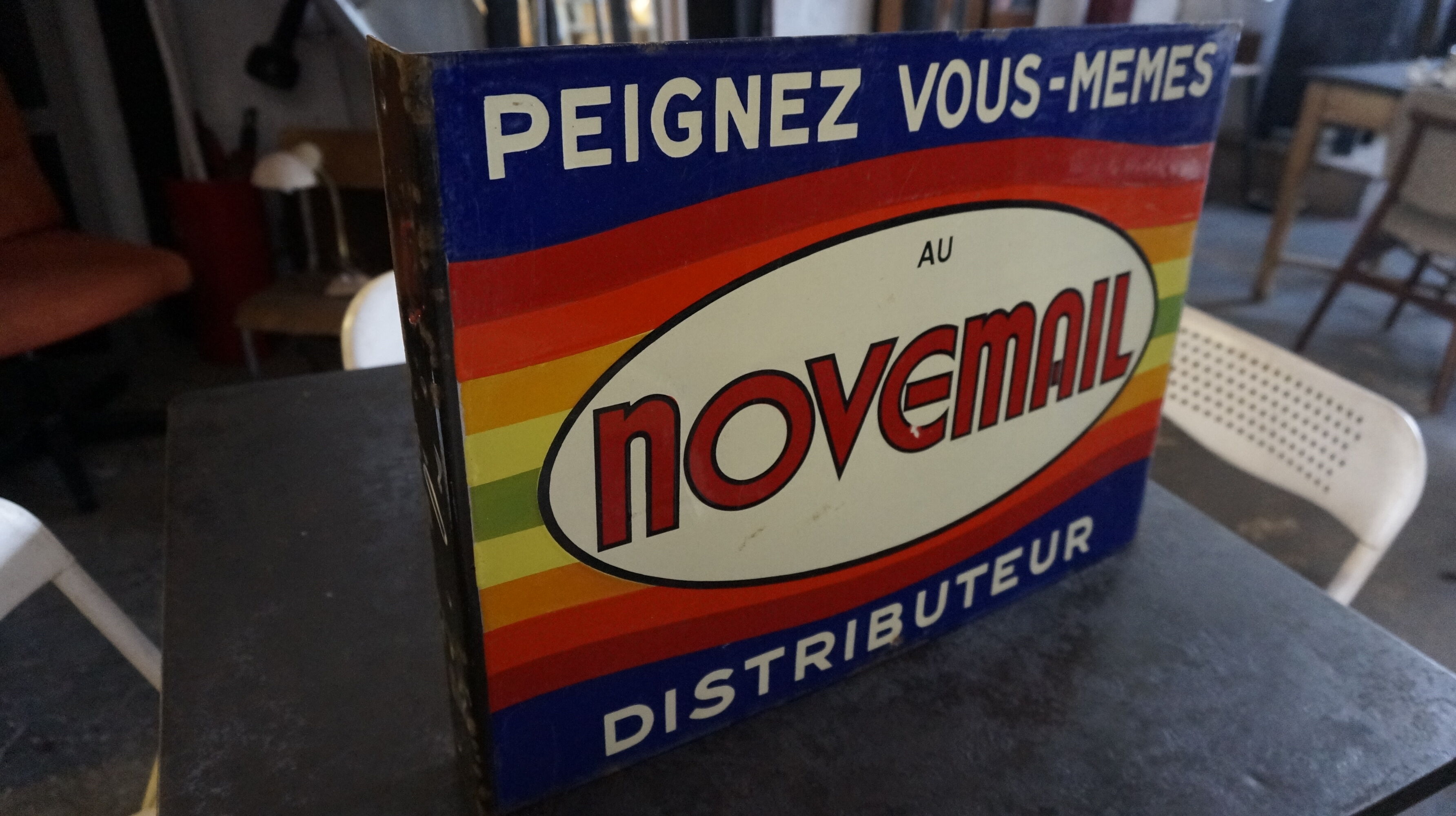 Plate enamelled novemail