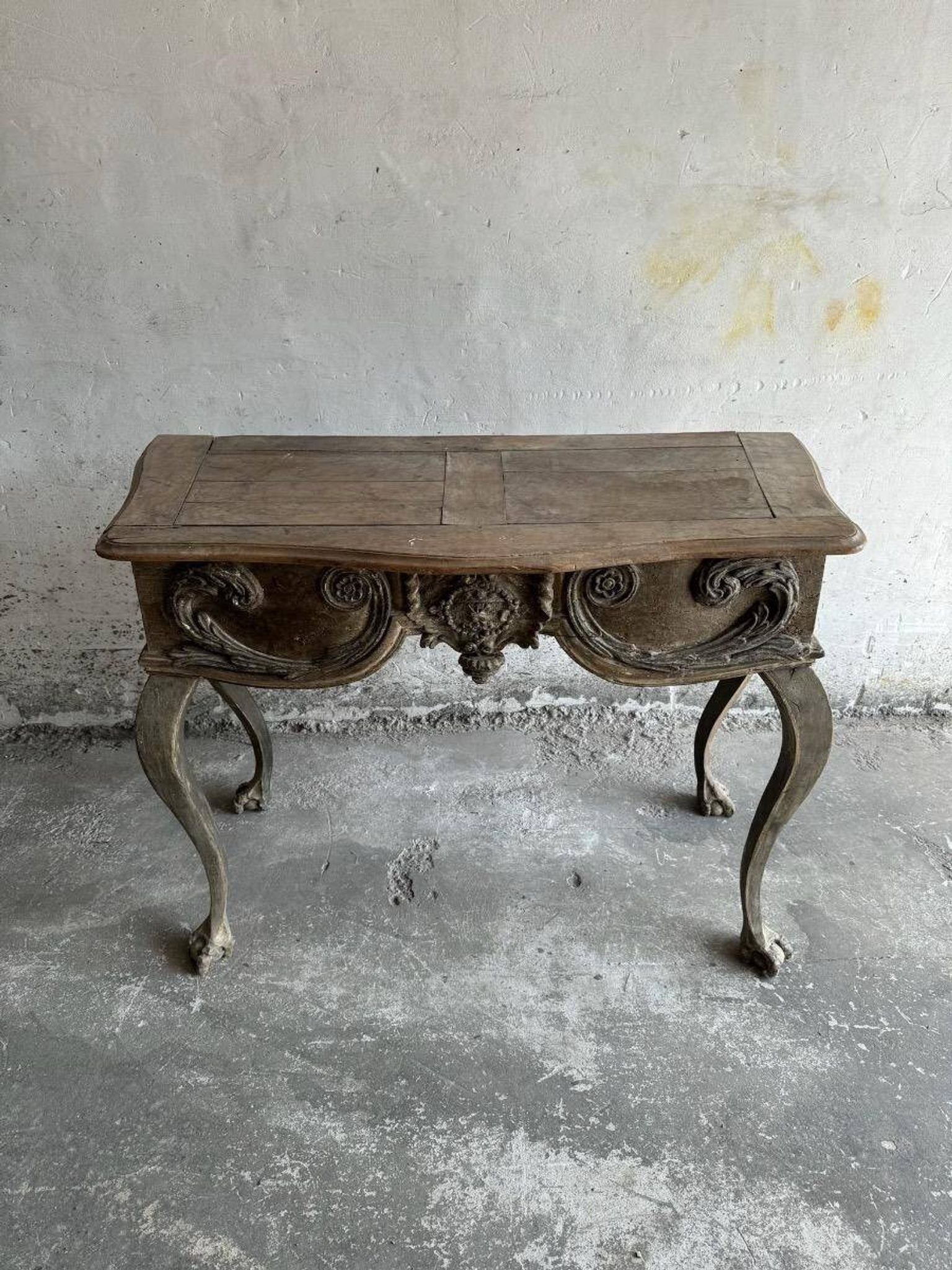 Console néoclassique antique sculptée