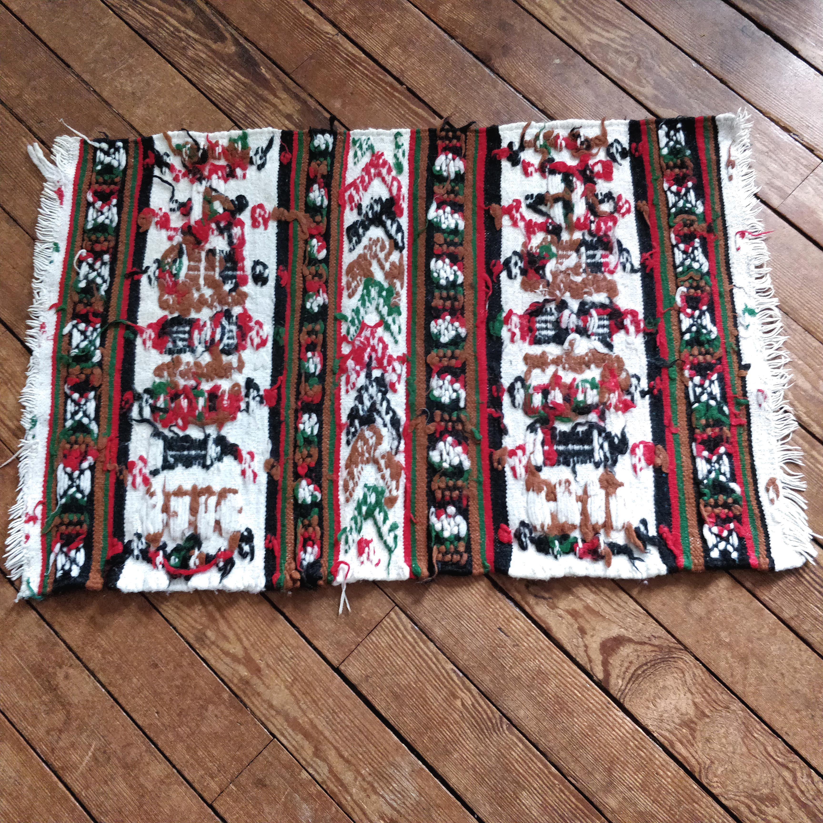 Small Berber vintage rug 47x75cm