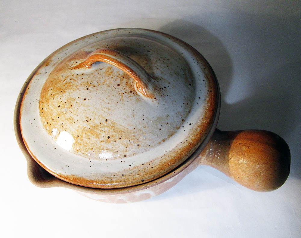 Sandstone pan with lid