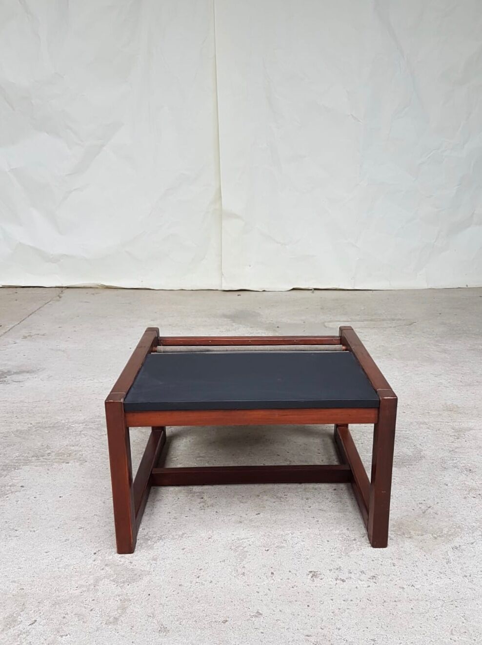 Coffee table with magazine rack
