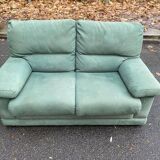 Canapé 2 places Château d'Ax en tissu daim vert 1970