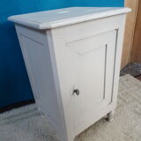 Buffet 19th to one door