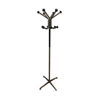 Metal parrot coat rack