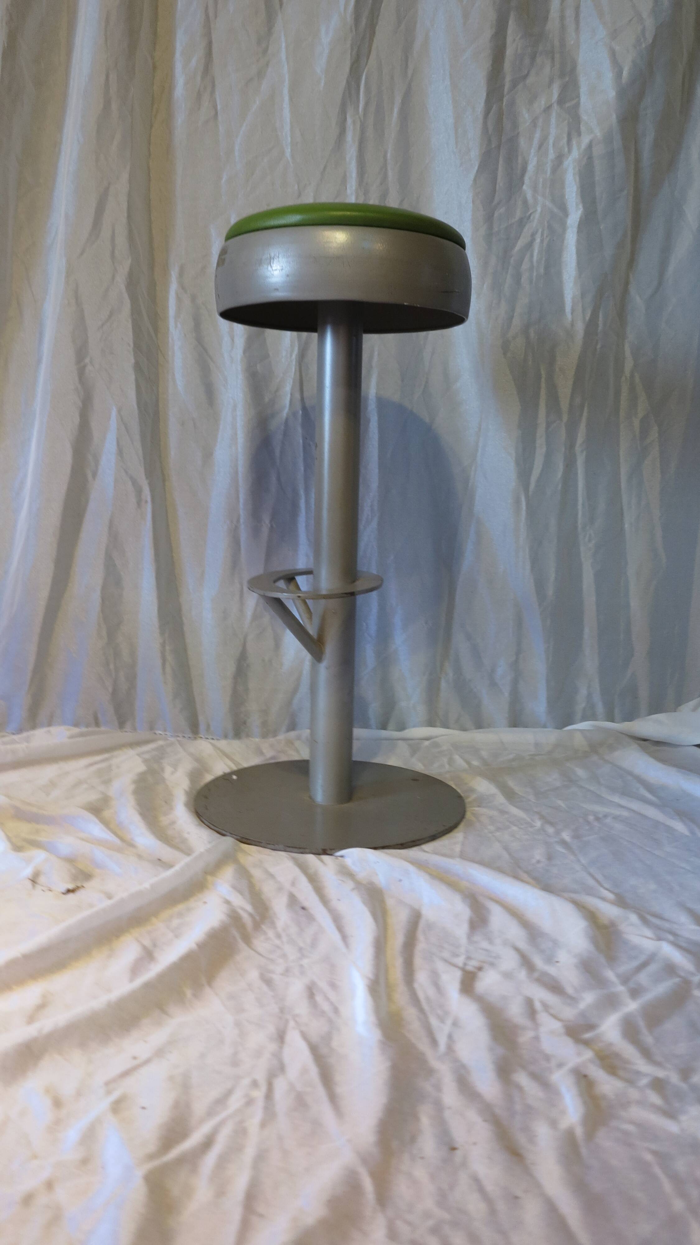 Tabouret haut acier et skaï