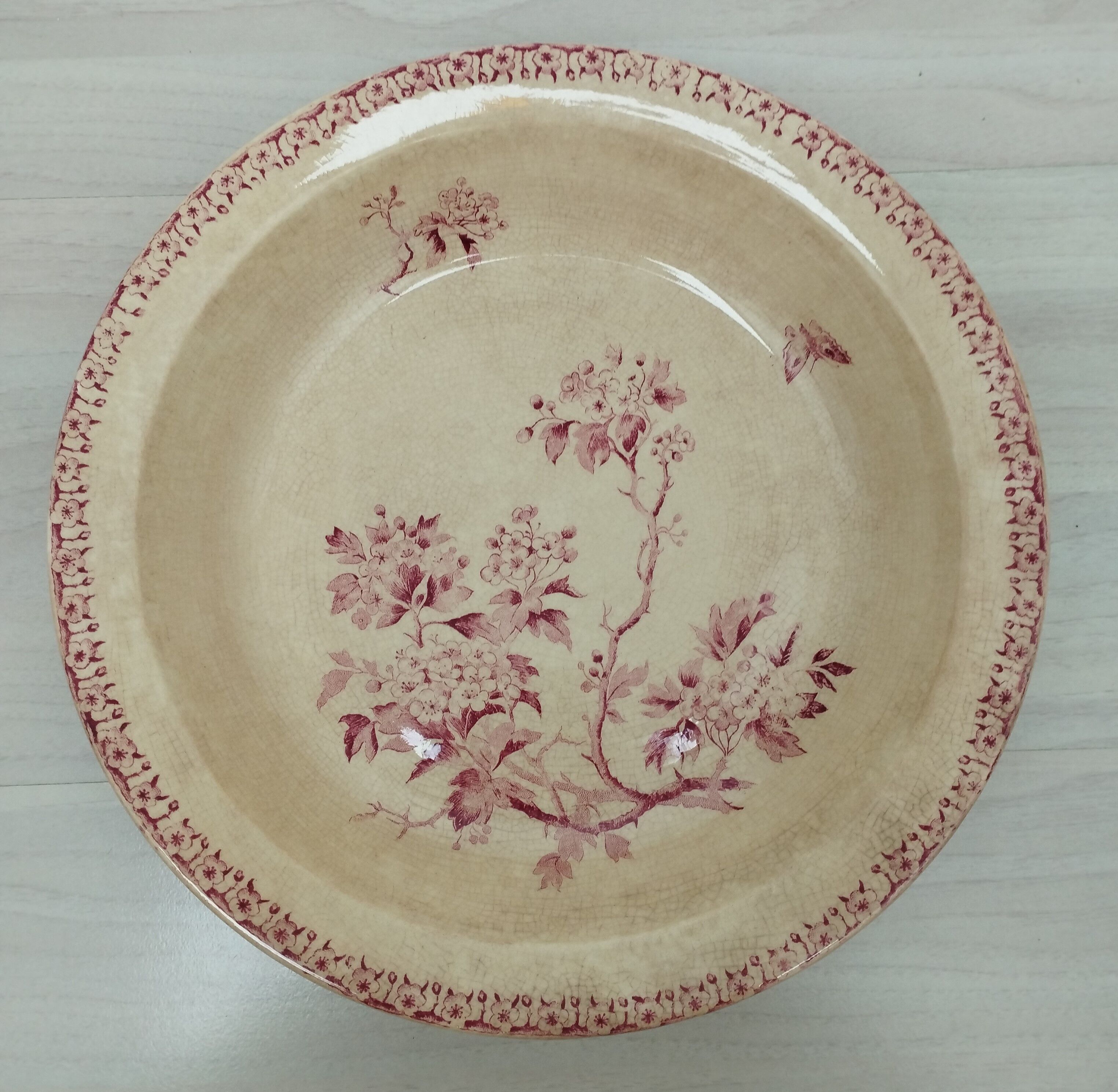 Hollow dish in Gien ironstone, Aubépine rose model