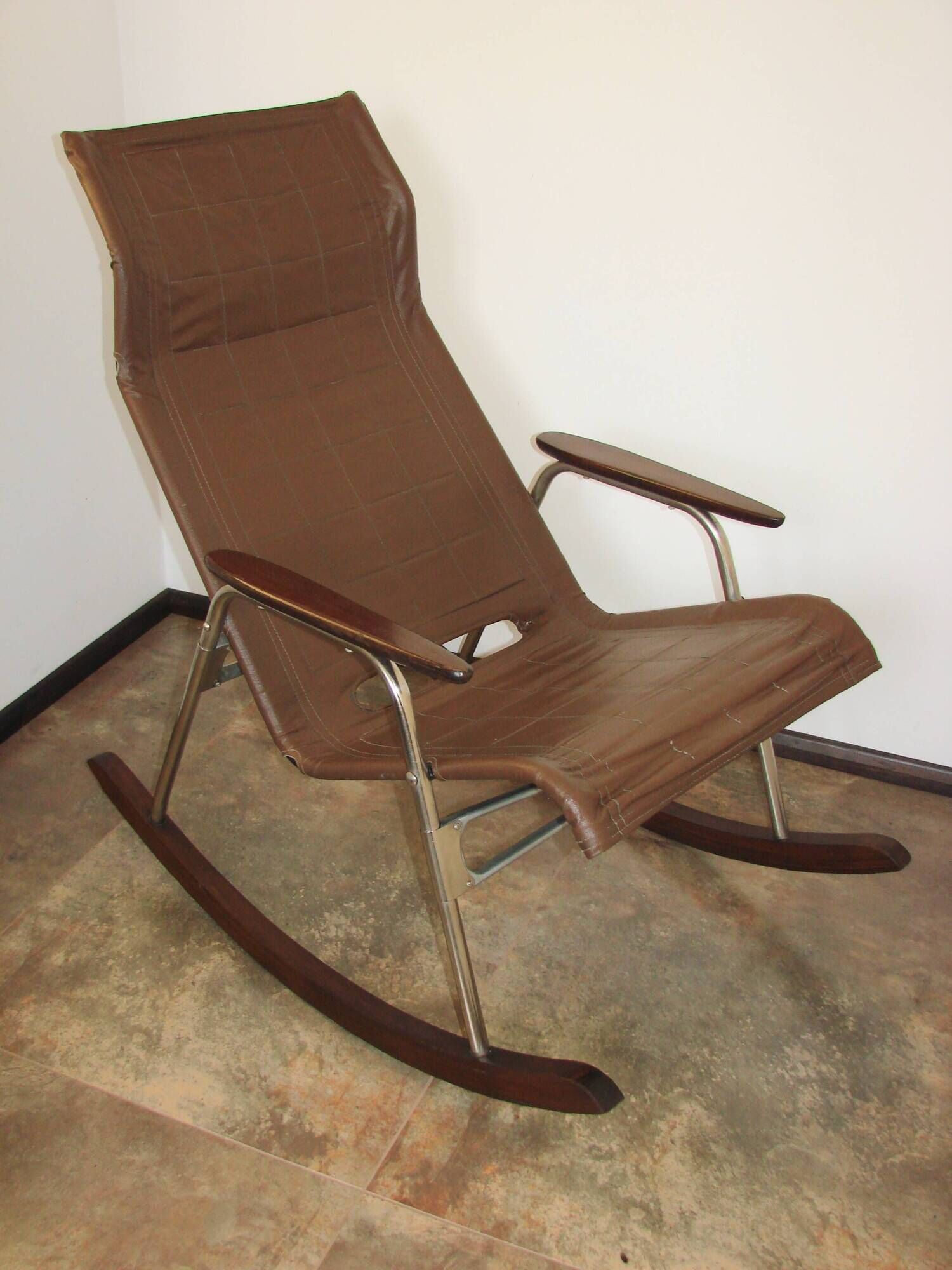 Folding rocking chair designed by Takeshi Nii, 1950s.