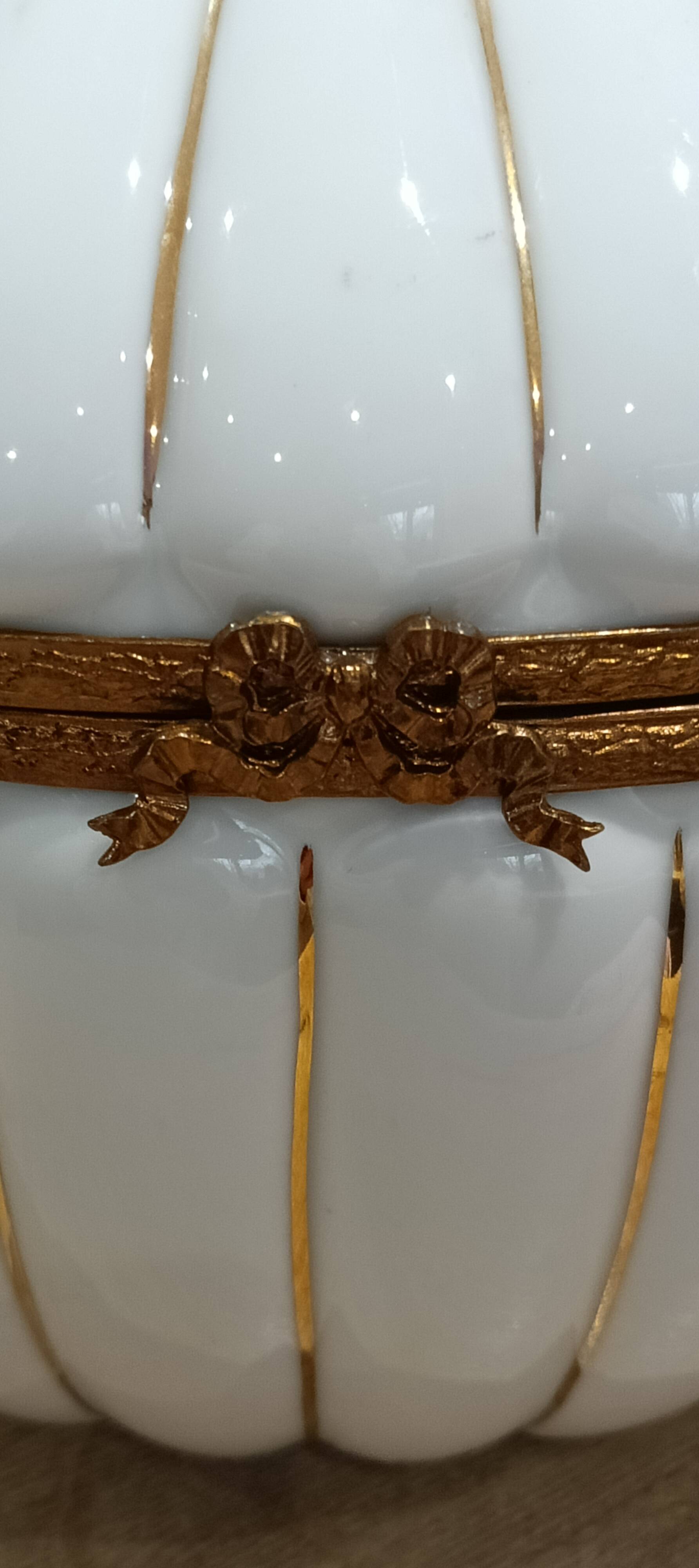 DECORATIVE BONBONNIERE