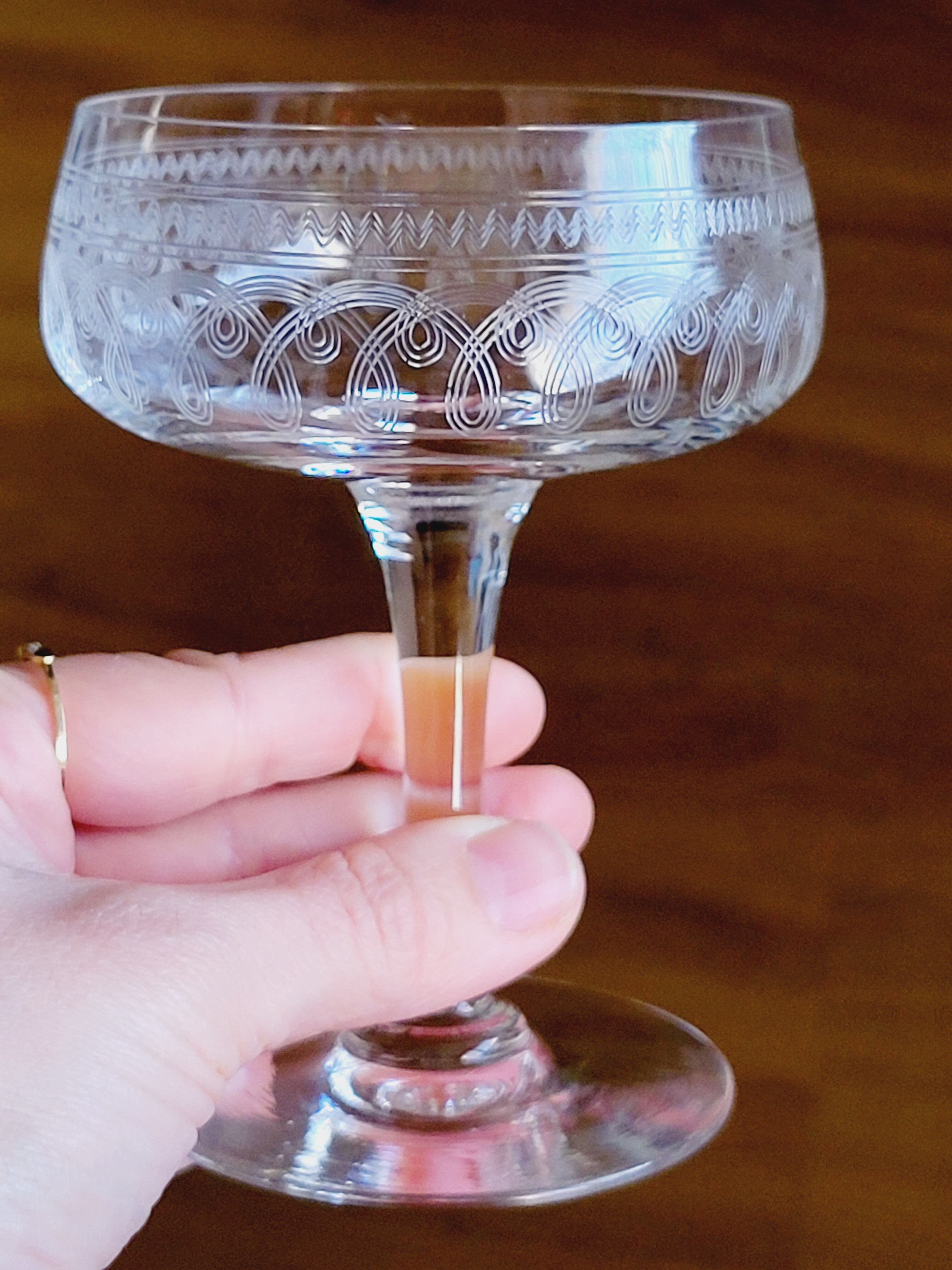 8 old champagne glasses in crystal engraved 1910