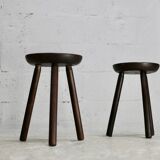 Paire de tabourets tripodes en bois. France, circa 1960