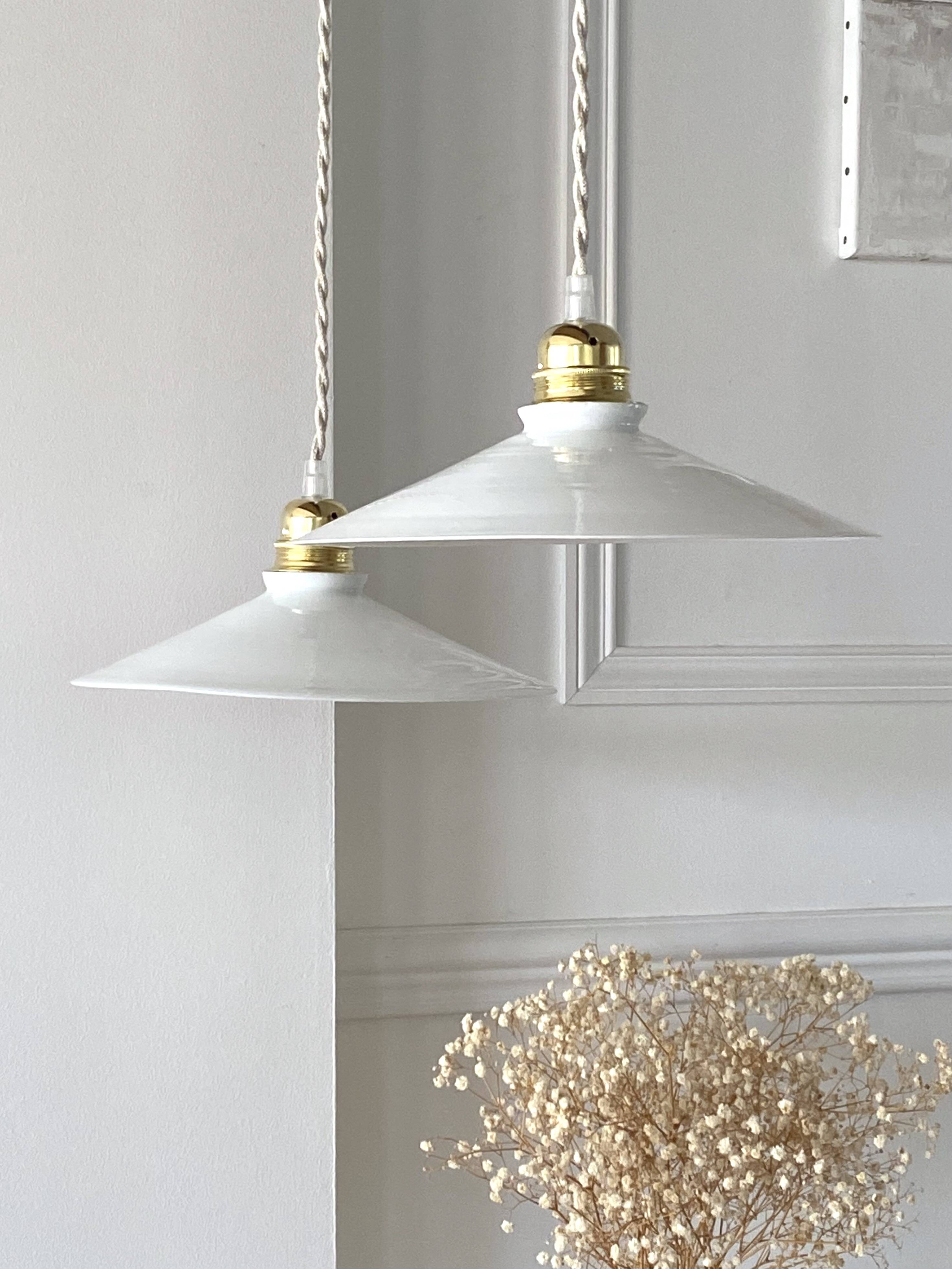 Opaline suspension