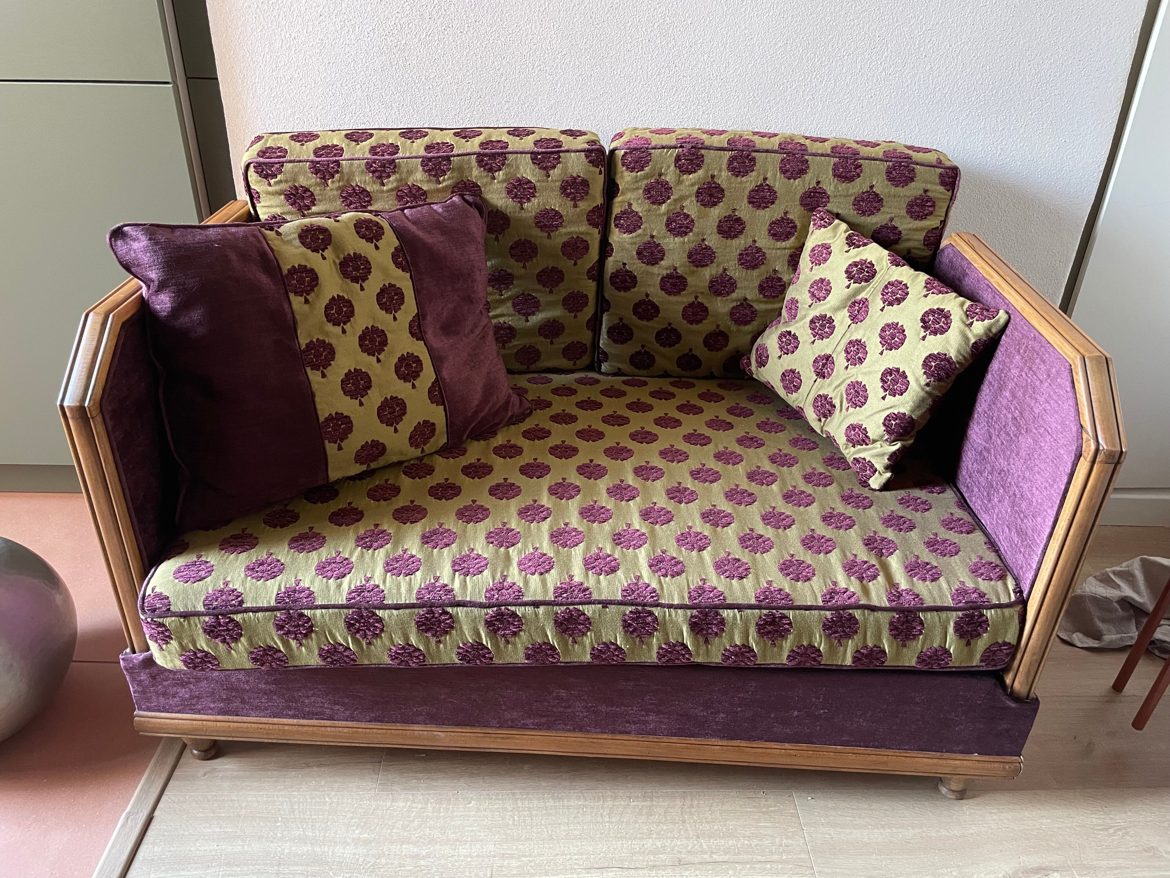 Small 2-seater Art Deco sofa in wood and fabric.