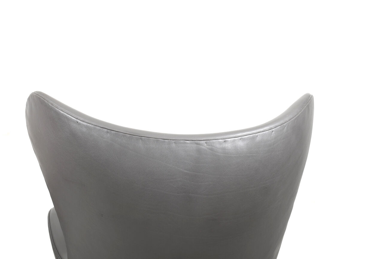 Arne Jacobsen Egg Chair with Tilt Function