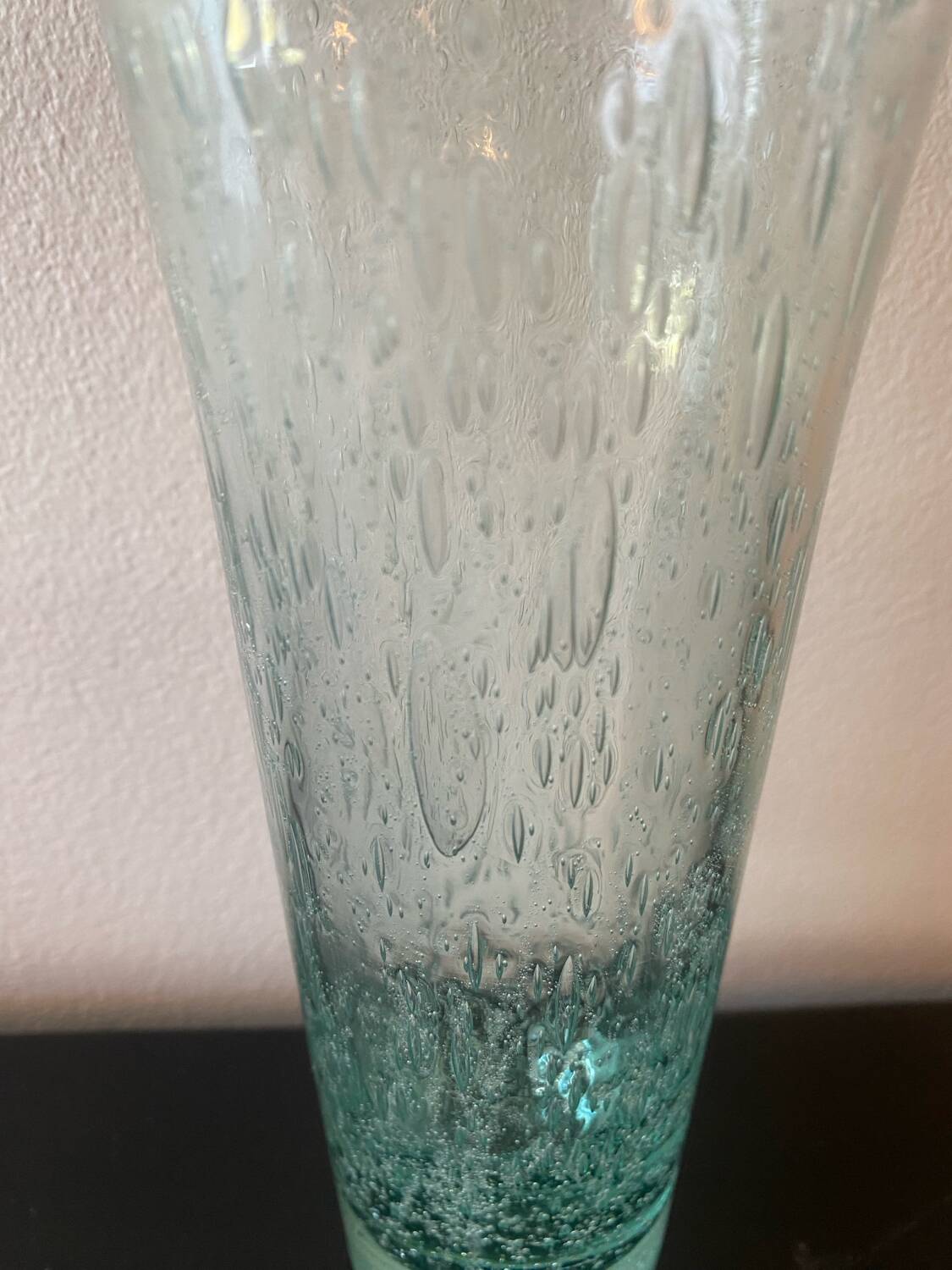 Vase signé de la verrerie de Biot couleur Vert d’Eau