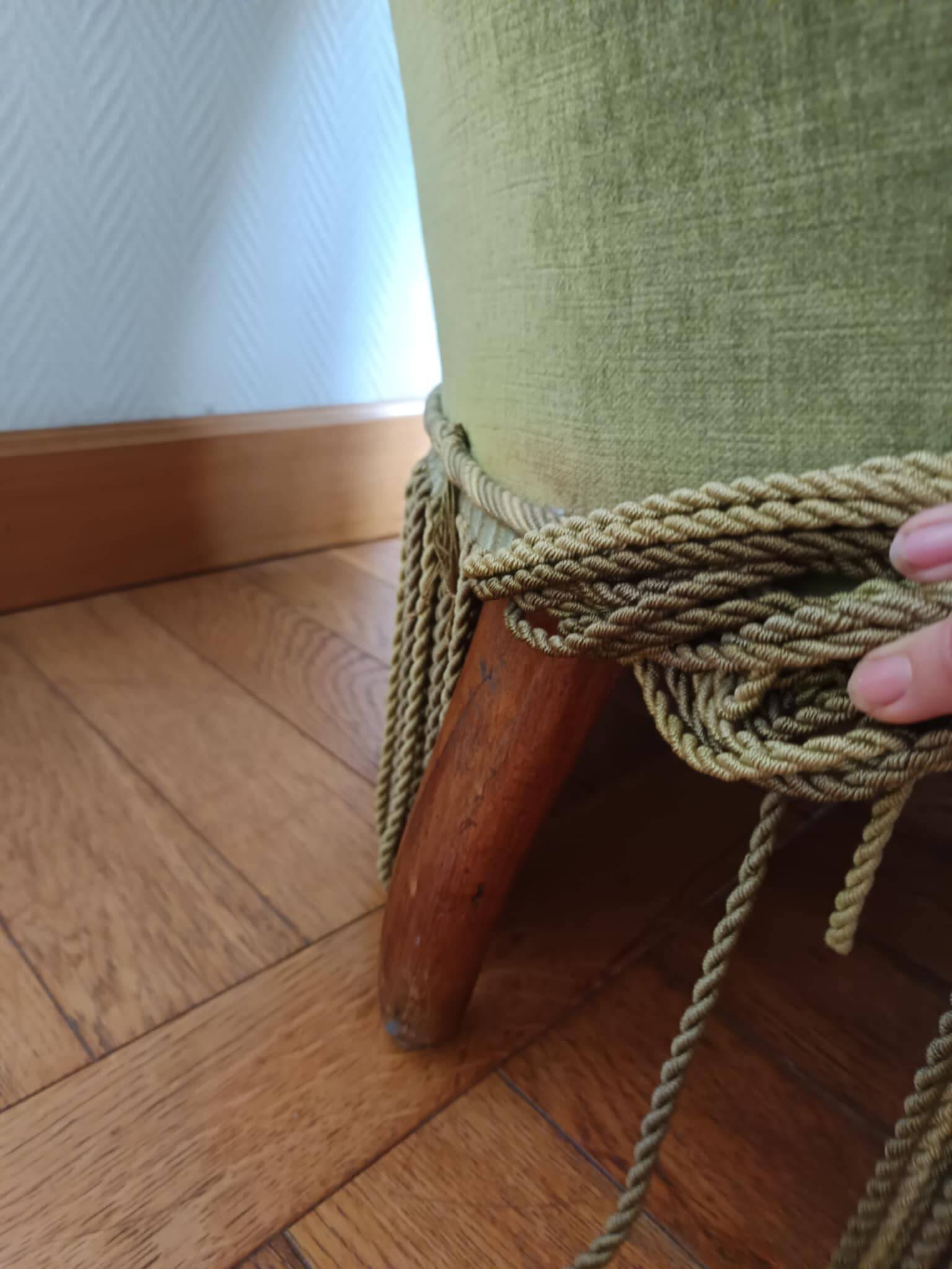 Fauteuil crapaud en velours vert art déco