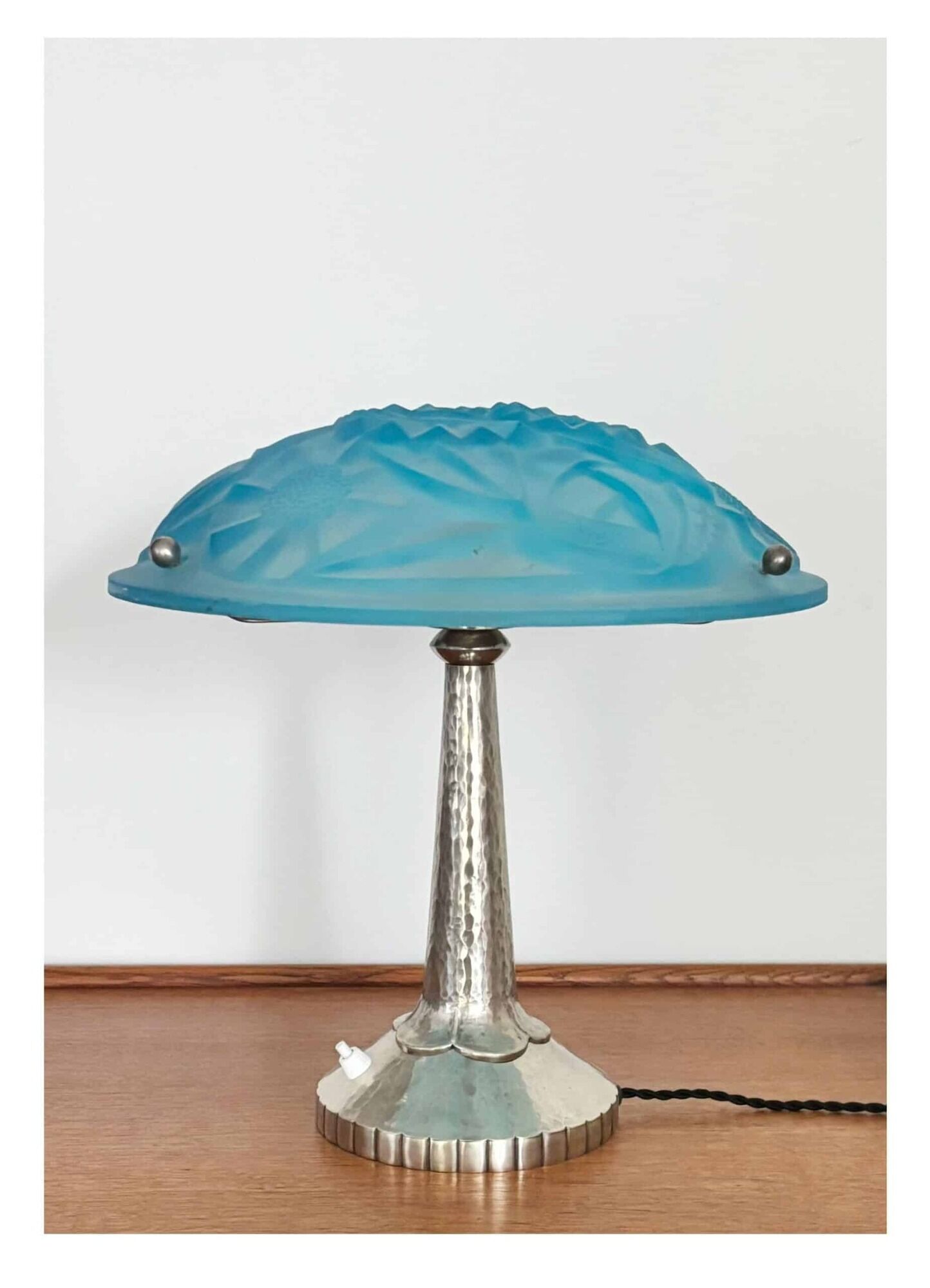 Art Deco table lamp, hammered metal base, glass shade, Degué, France, 1920-30s