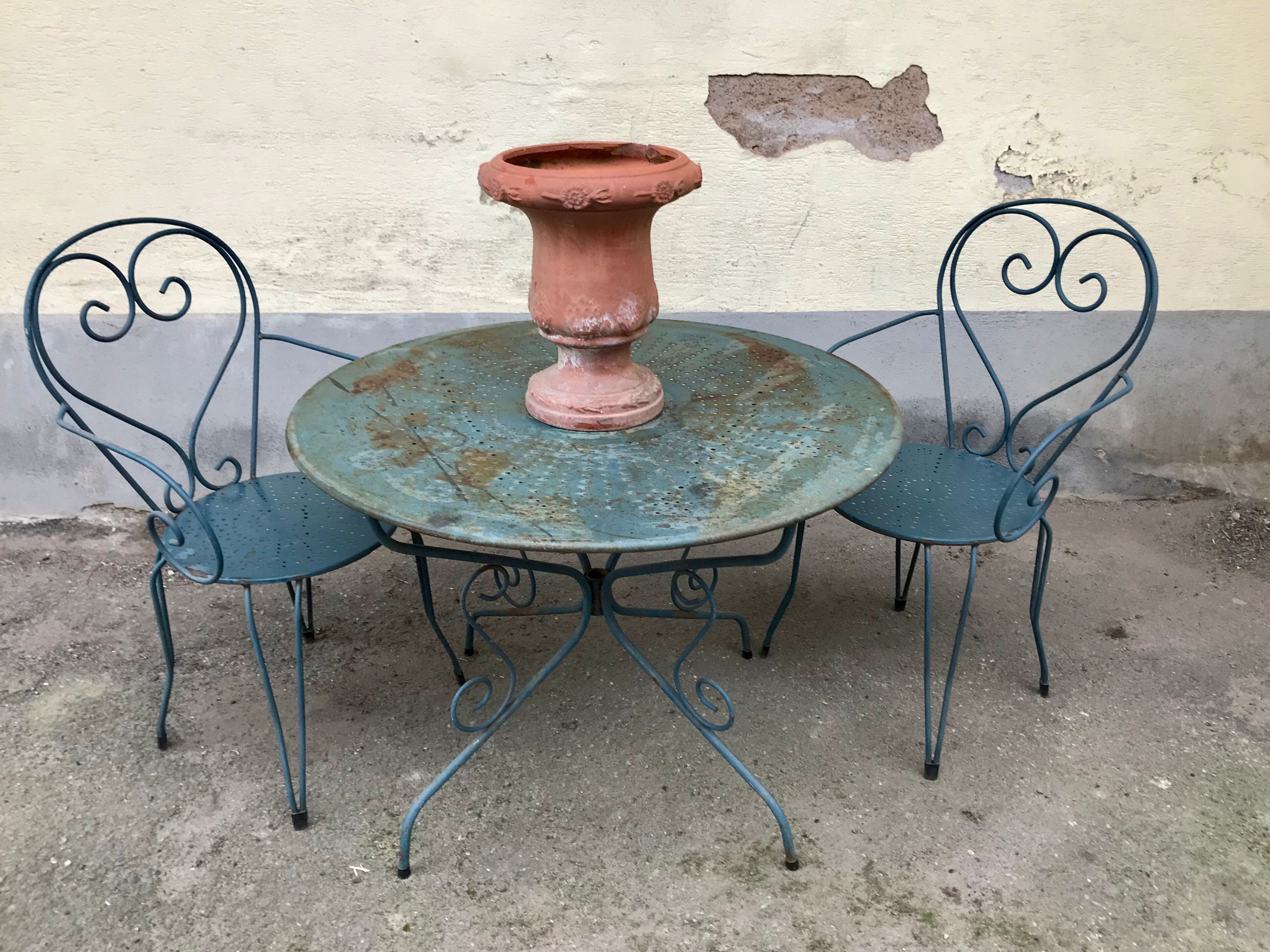 1 Table and 2 wrought iron garden chairs 1950 vintage
