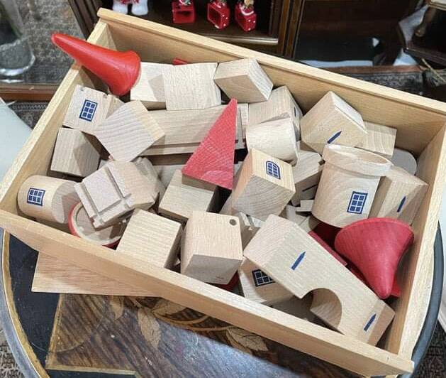 Stackable wooden building castle