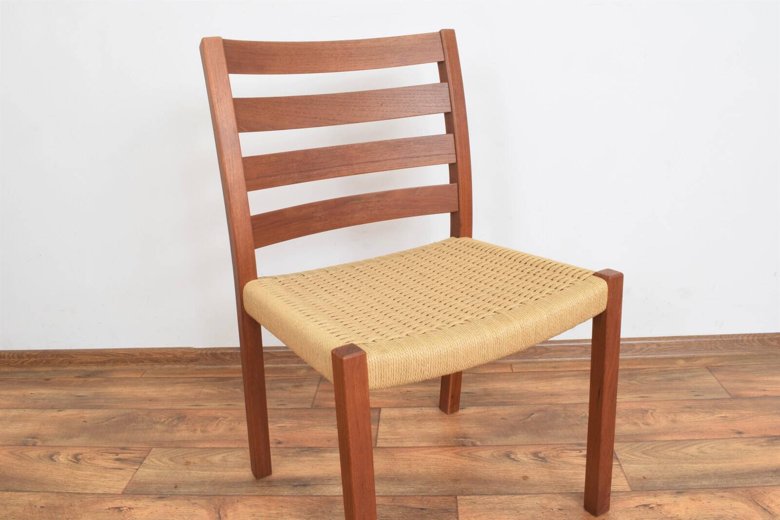 Chaise de salle à manger en teck danois par Niels O. Møller pour J.L. Møllers, années 1960.