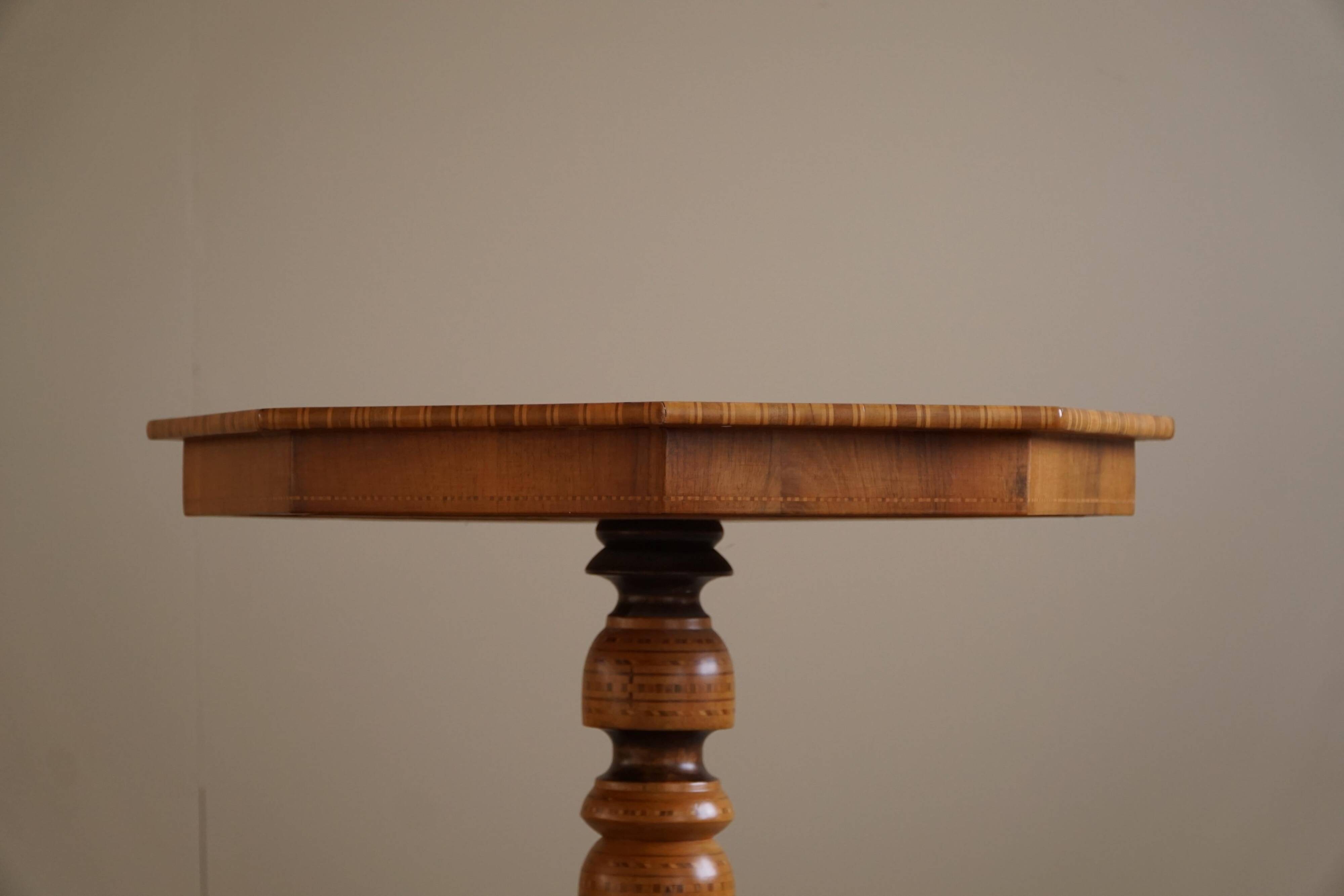 Danish Art Deco octagonal side table in birch with an inlaid top, 1940s.