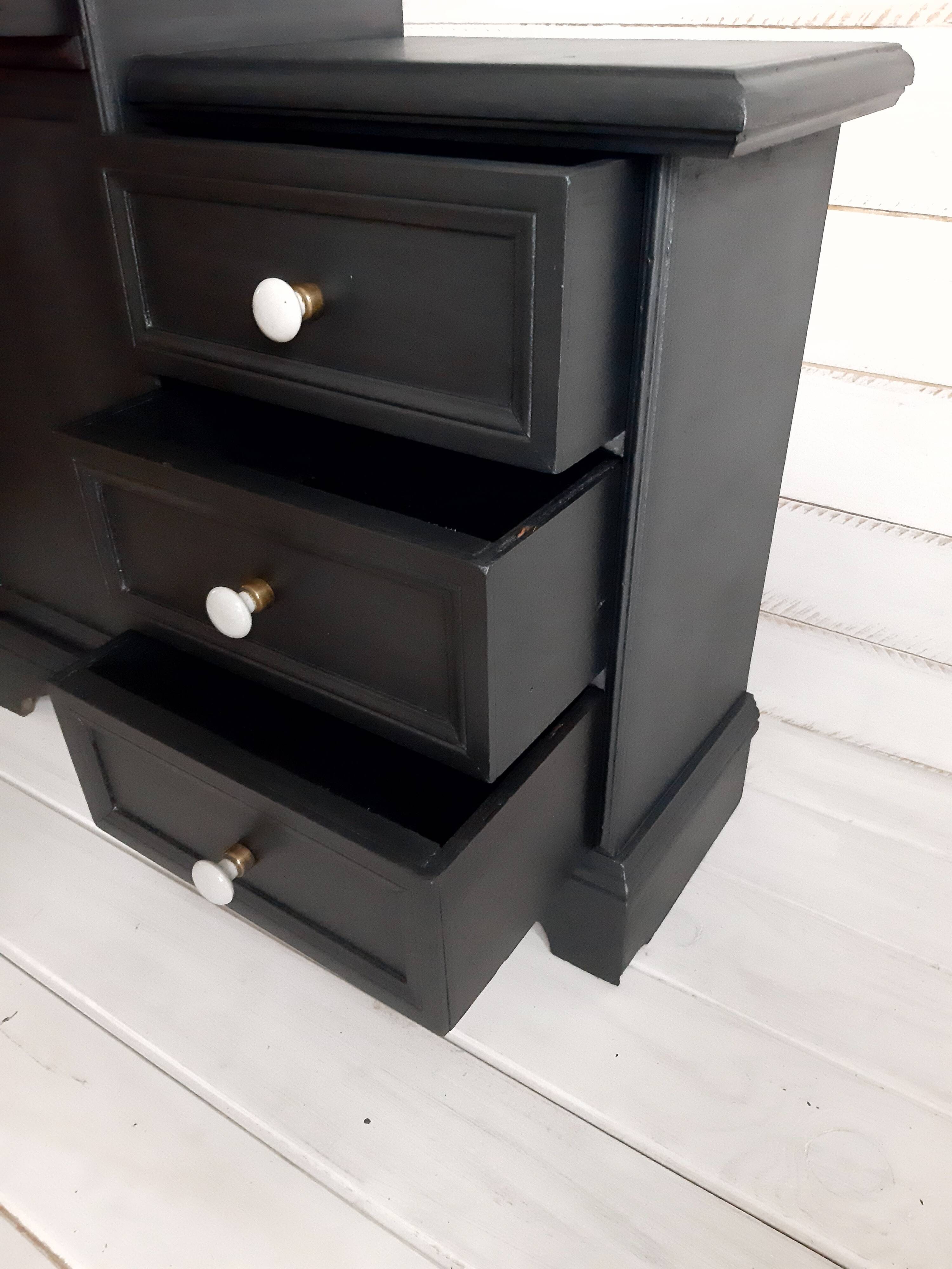 Extra Furniture/ Commodus