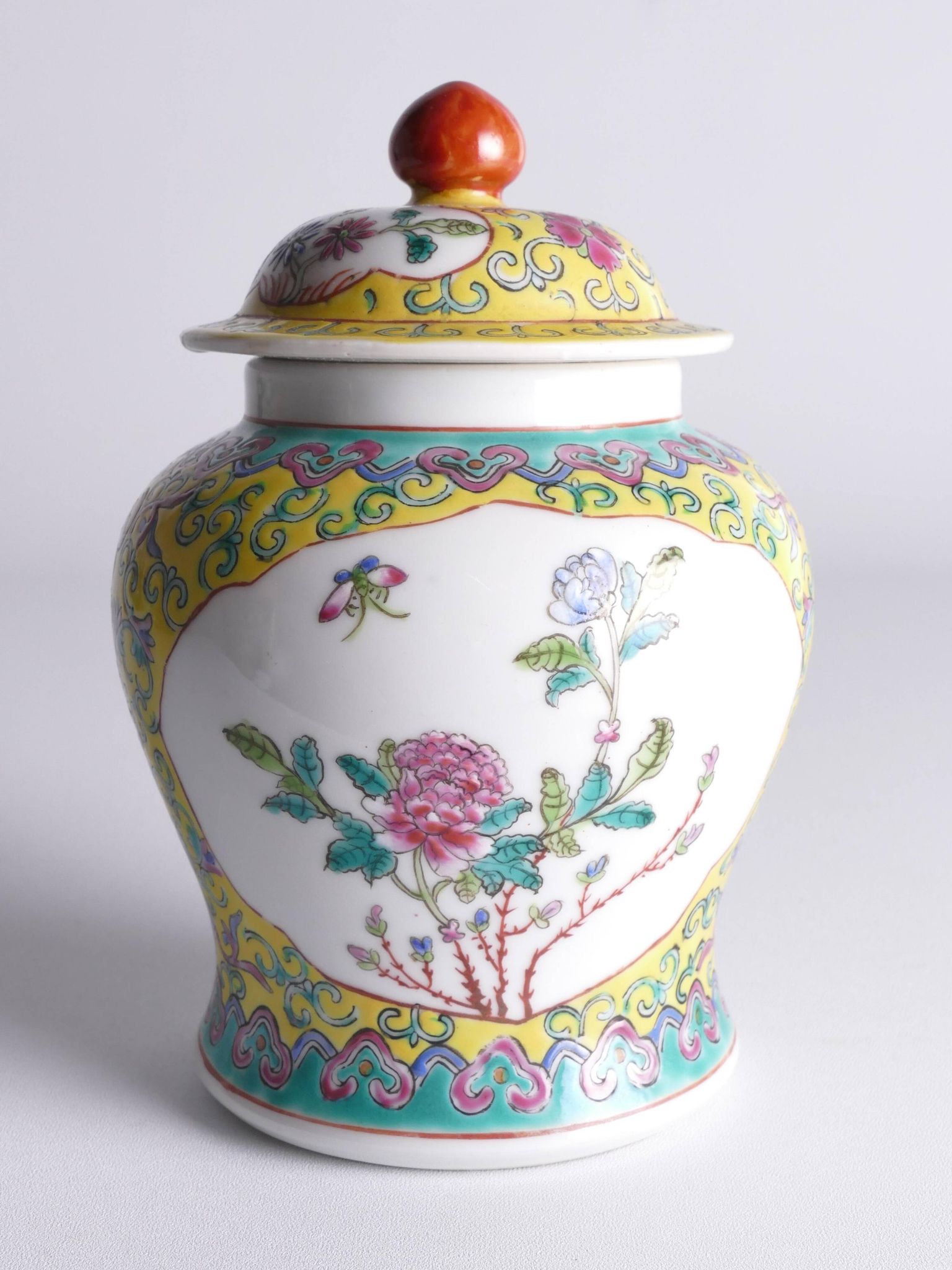 Chinese Famille Rose Porcelain Jar with Lid, Yellow Ground Floral Decoration