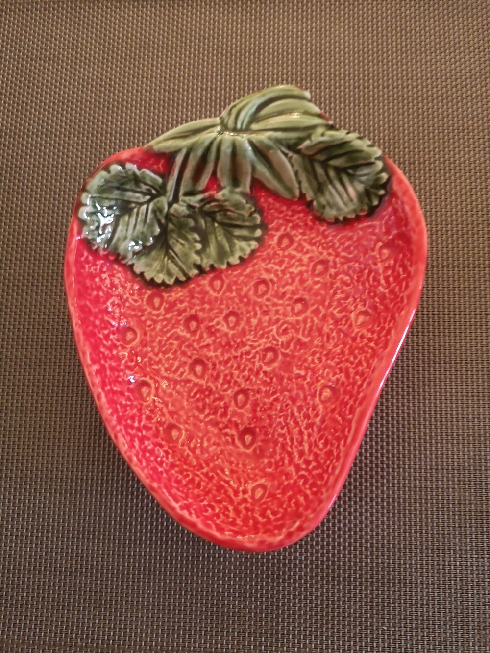 Slip cup - strawberry shape - Portuguese work - 1980s