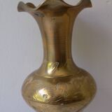Gilded brass vase with engraved patterns (17 cm)
