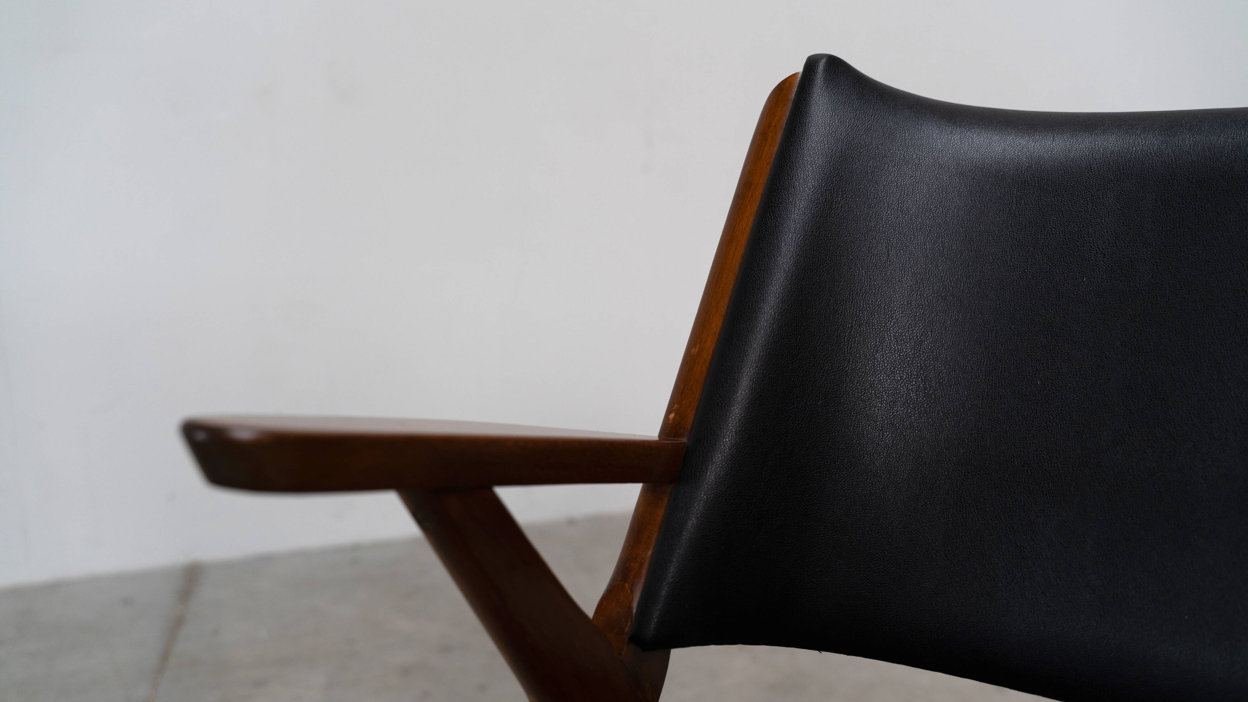 Leather lounge chair by Dal Vera