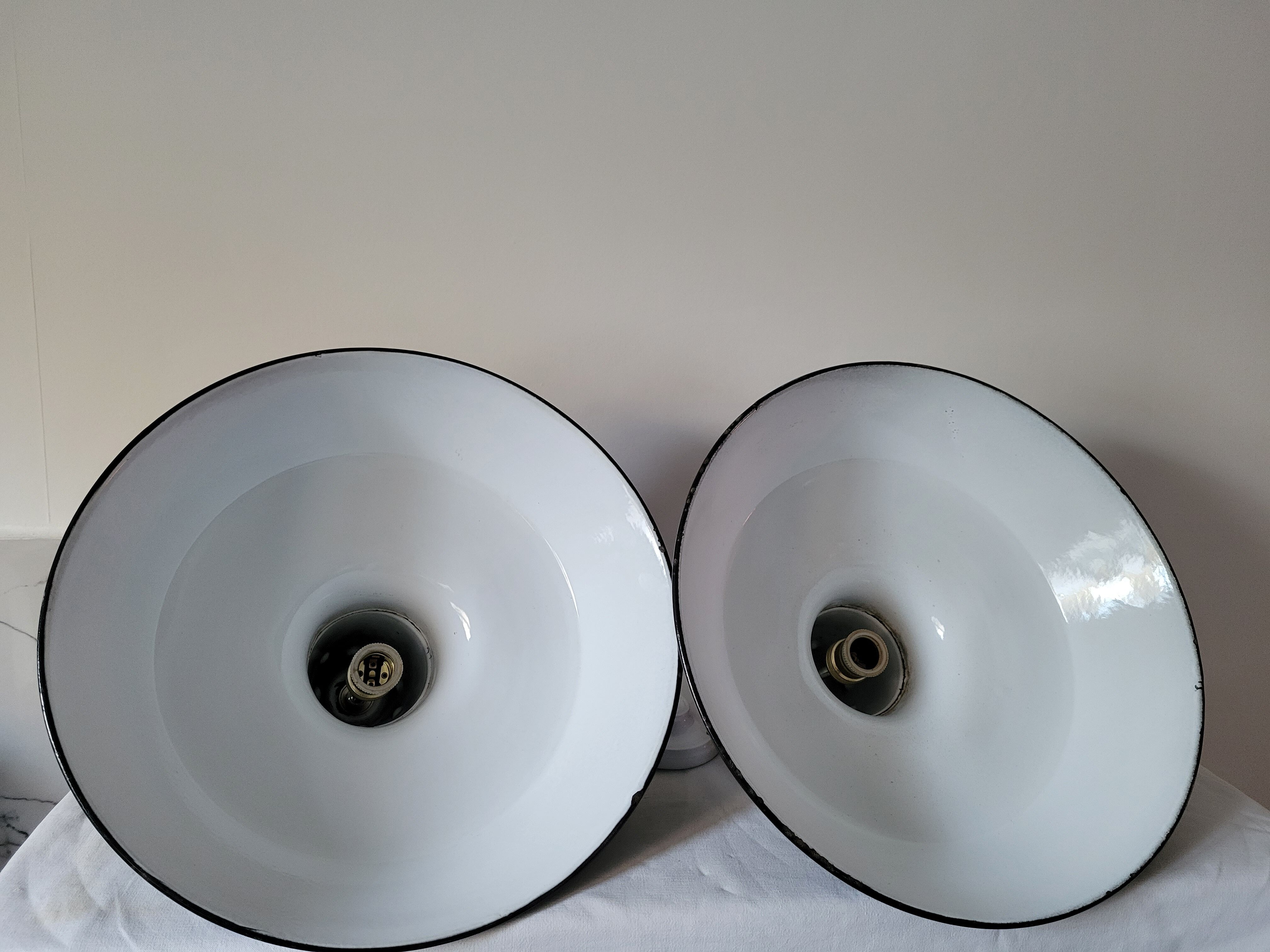 Duo de suspensions émaillées