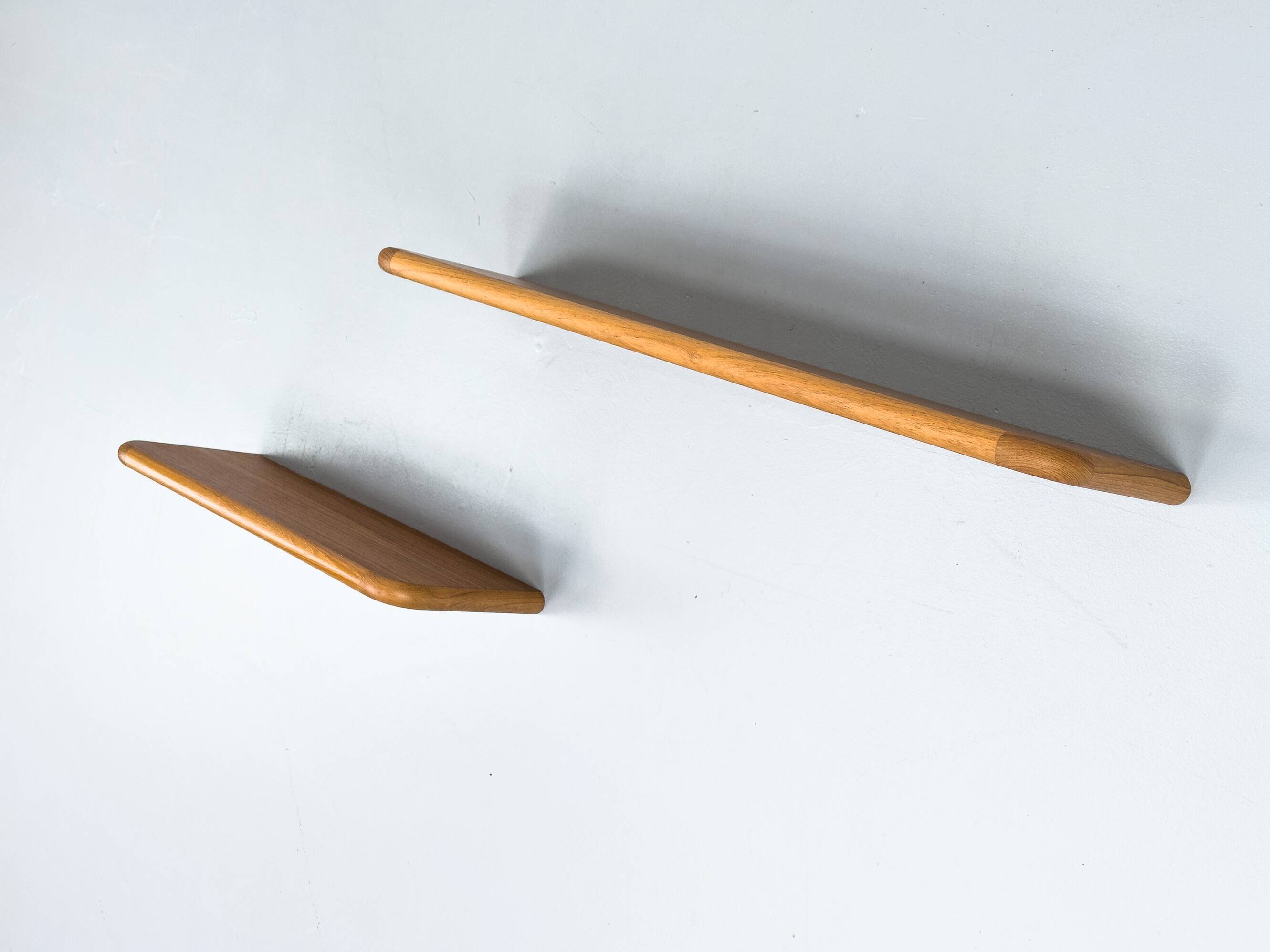 Ensemble de 2 étagères murales en teck du milieu du siècle, années 1970