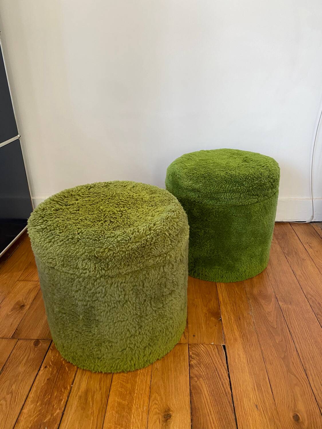 Lot 2 green fur poufs from the 70s