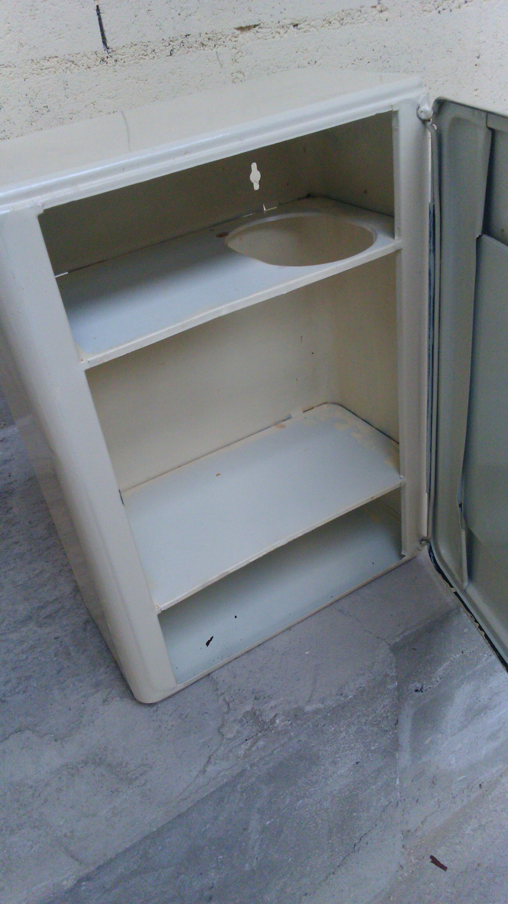 Cabinet a pharmacy in metal plate 60s