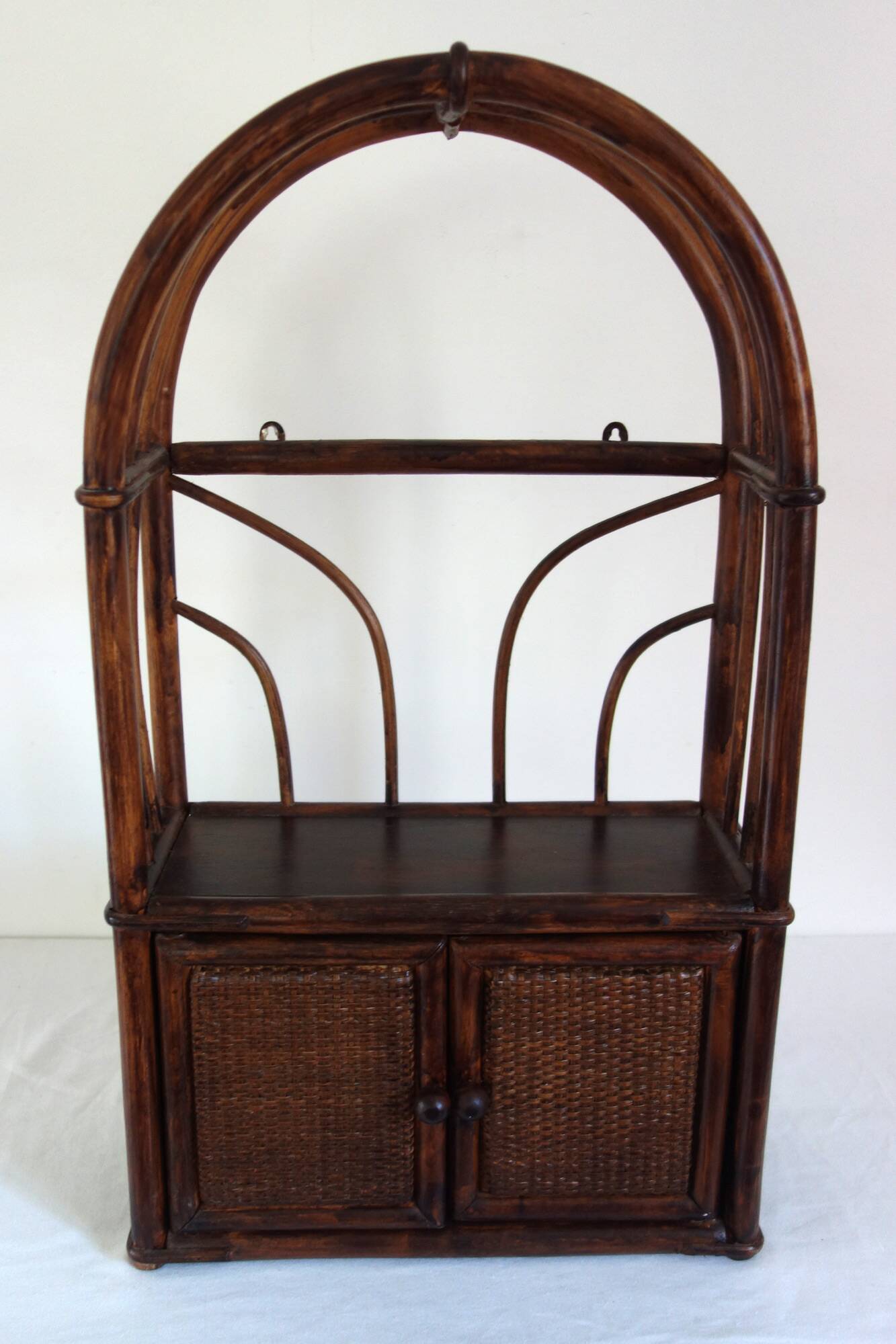 Petite étagère en rotin vintage