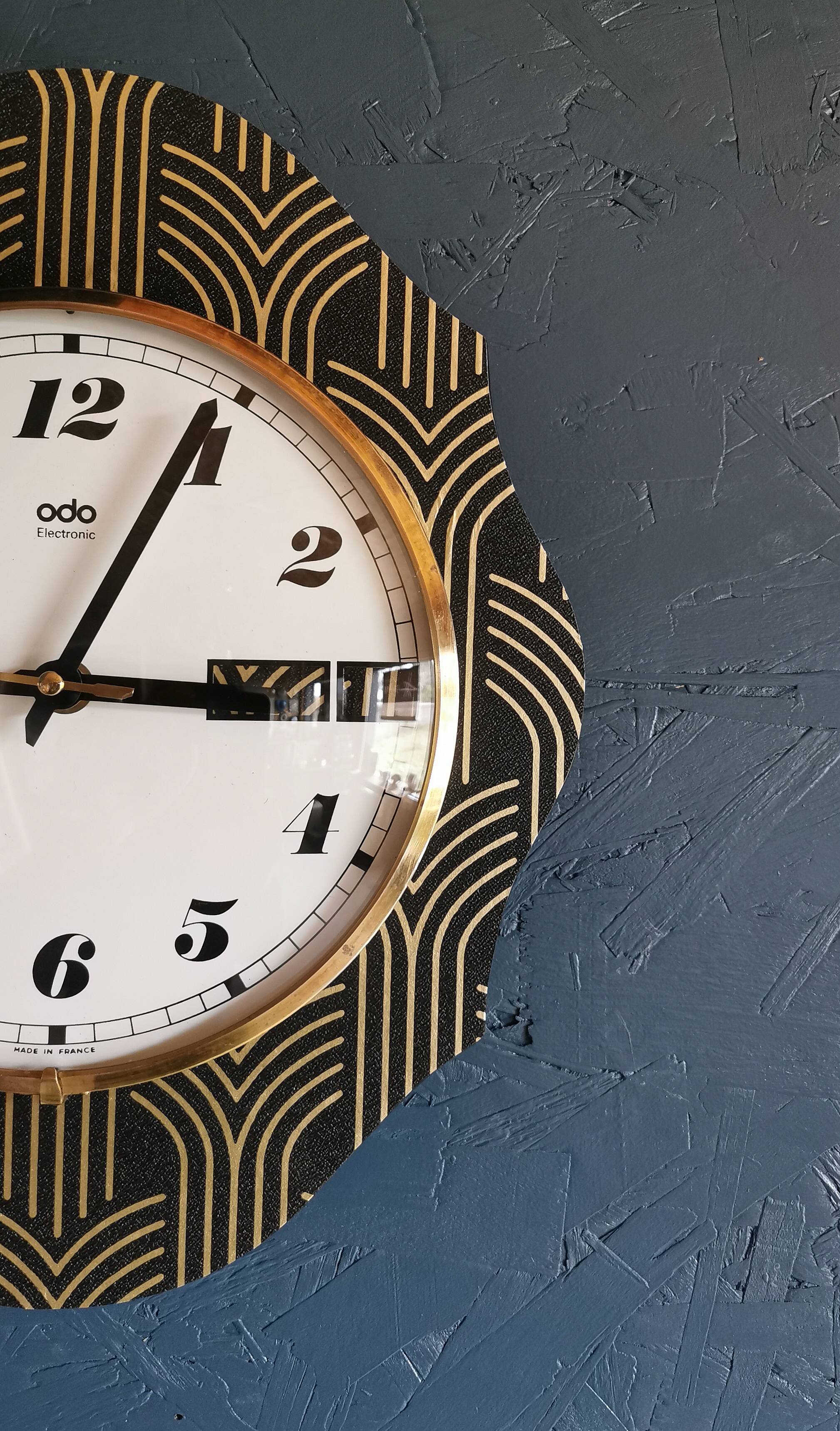 Vintage formica clock silent wall pendulum "Odo black gold"