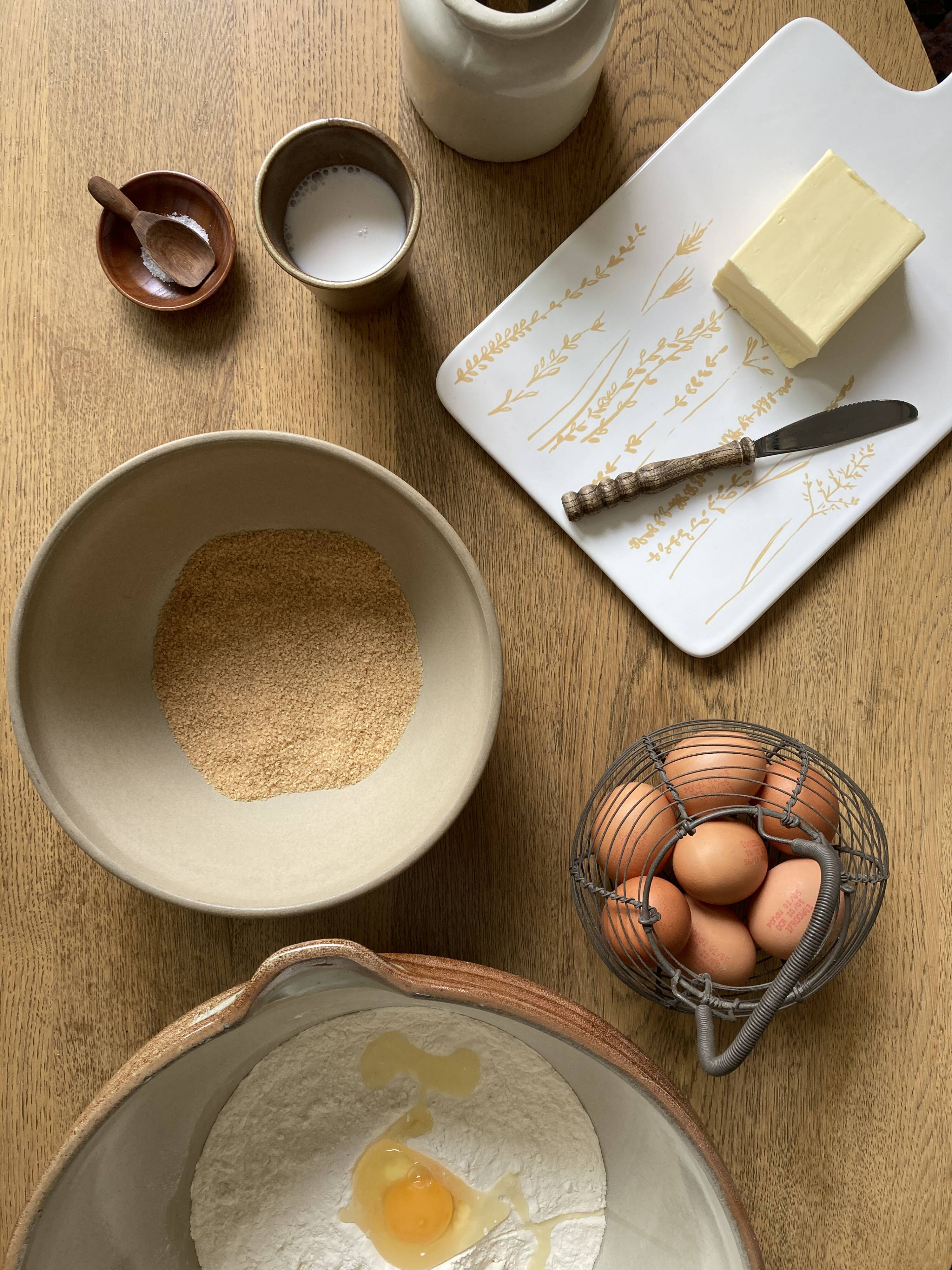 Gien beige and brown sandstone salad