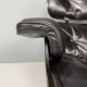 Chaise longue Eames entièrement noire par Herman Miller, années 1970.