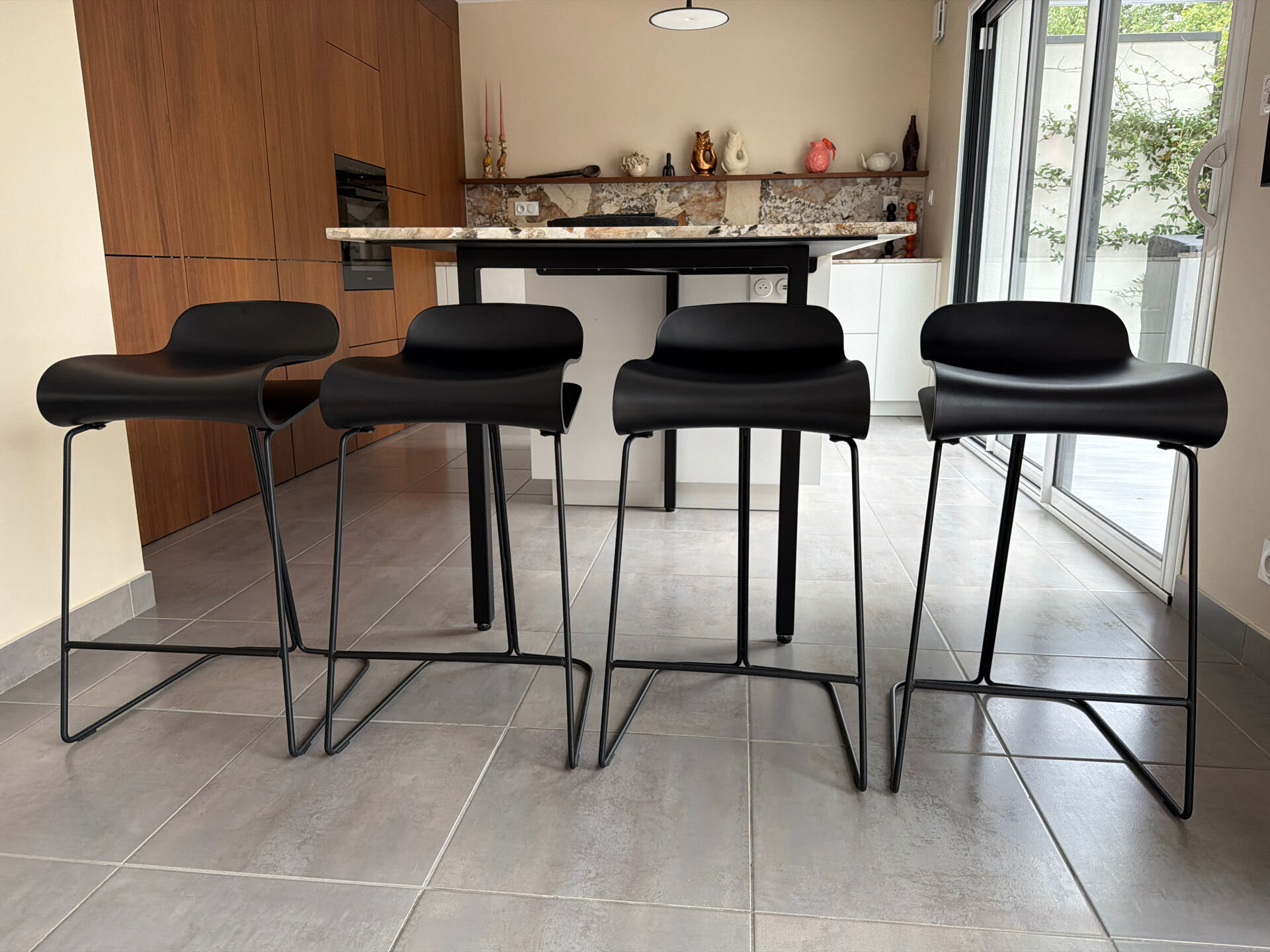 4 tabourets design BCN noirs