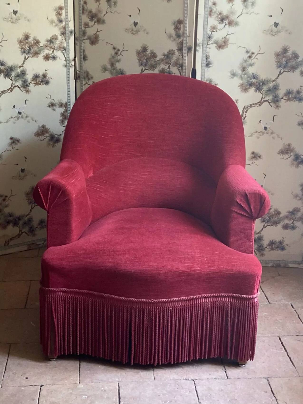 Fauteuil crapaud ancien en velours rouge bordeaux