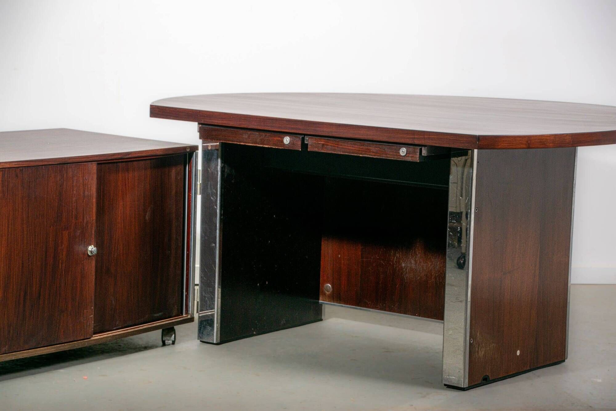 Galileo series executive desk designed by Ennio Fazioli for MIM Roma