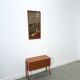 Ensemble en teck danois avec commode AP Mobler et miroir vintage.