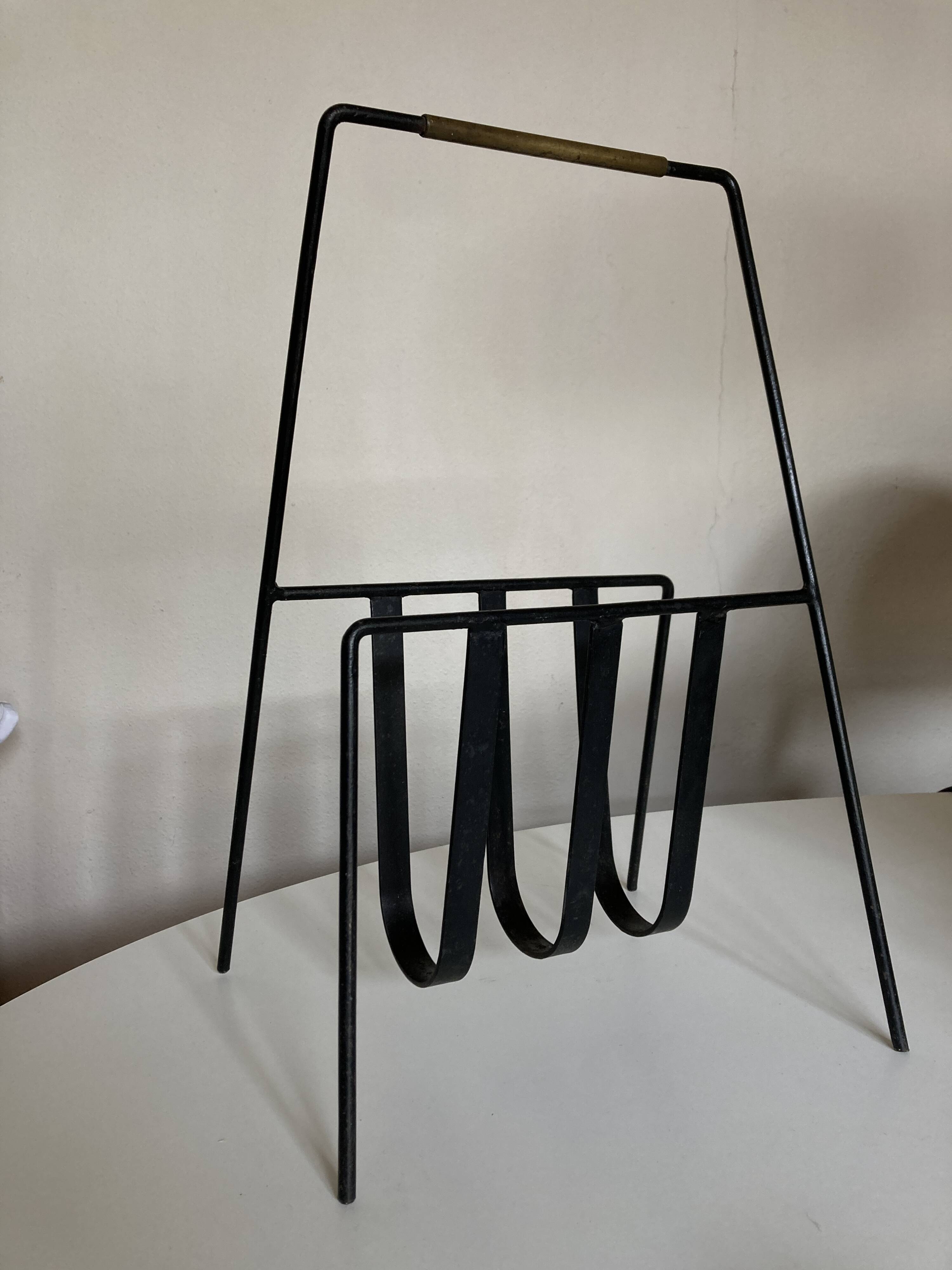 Modernist magazine rack French work 1950 in iron and brass