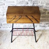 Scoubidou magazine worker